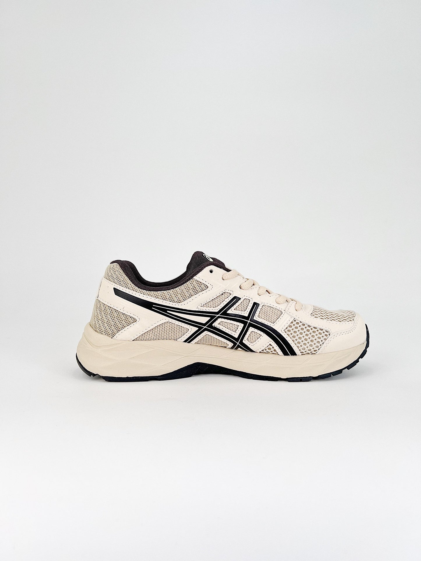 Asics Gel.- beige y negras