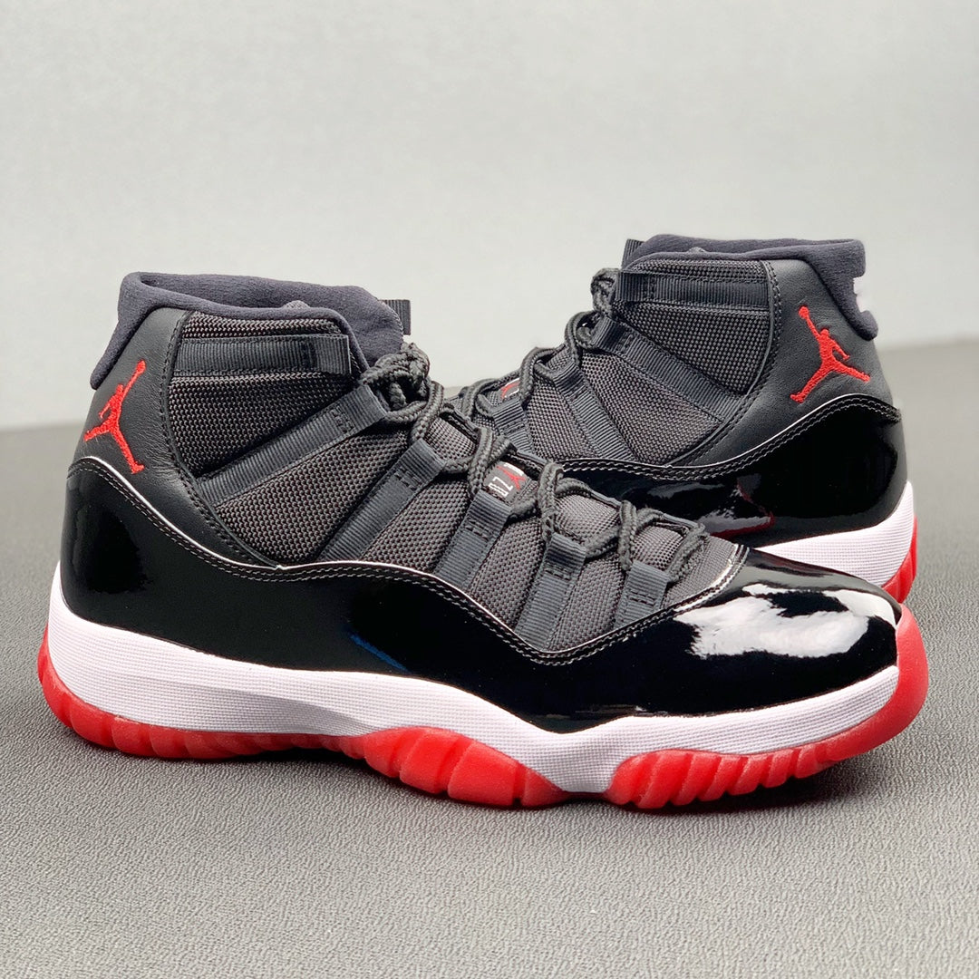 Air Jordan 11 "Bred" .- rojas y negras