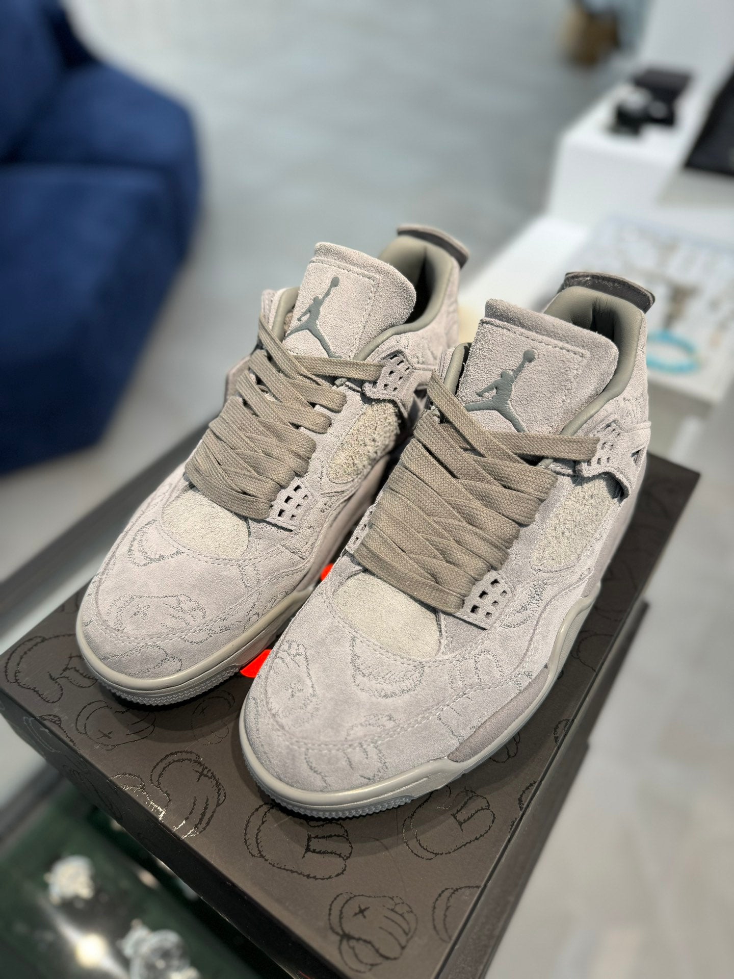 Air Jordan 4.- Kaws