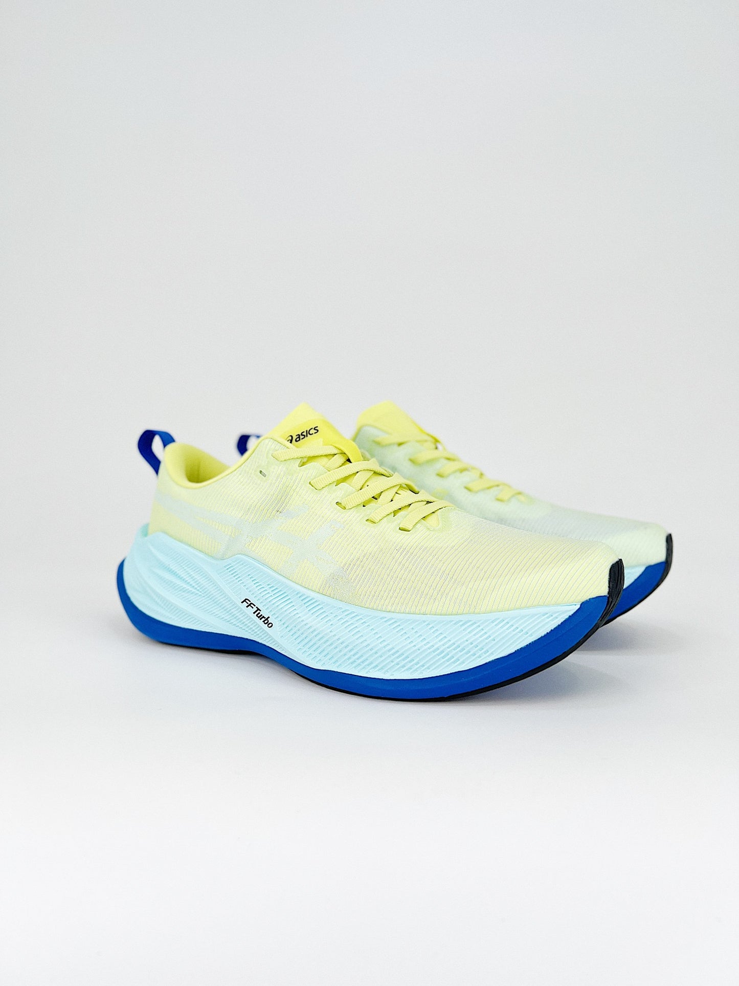 Asics Superblast.- amarillas y azules