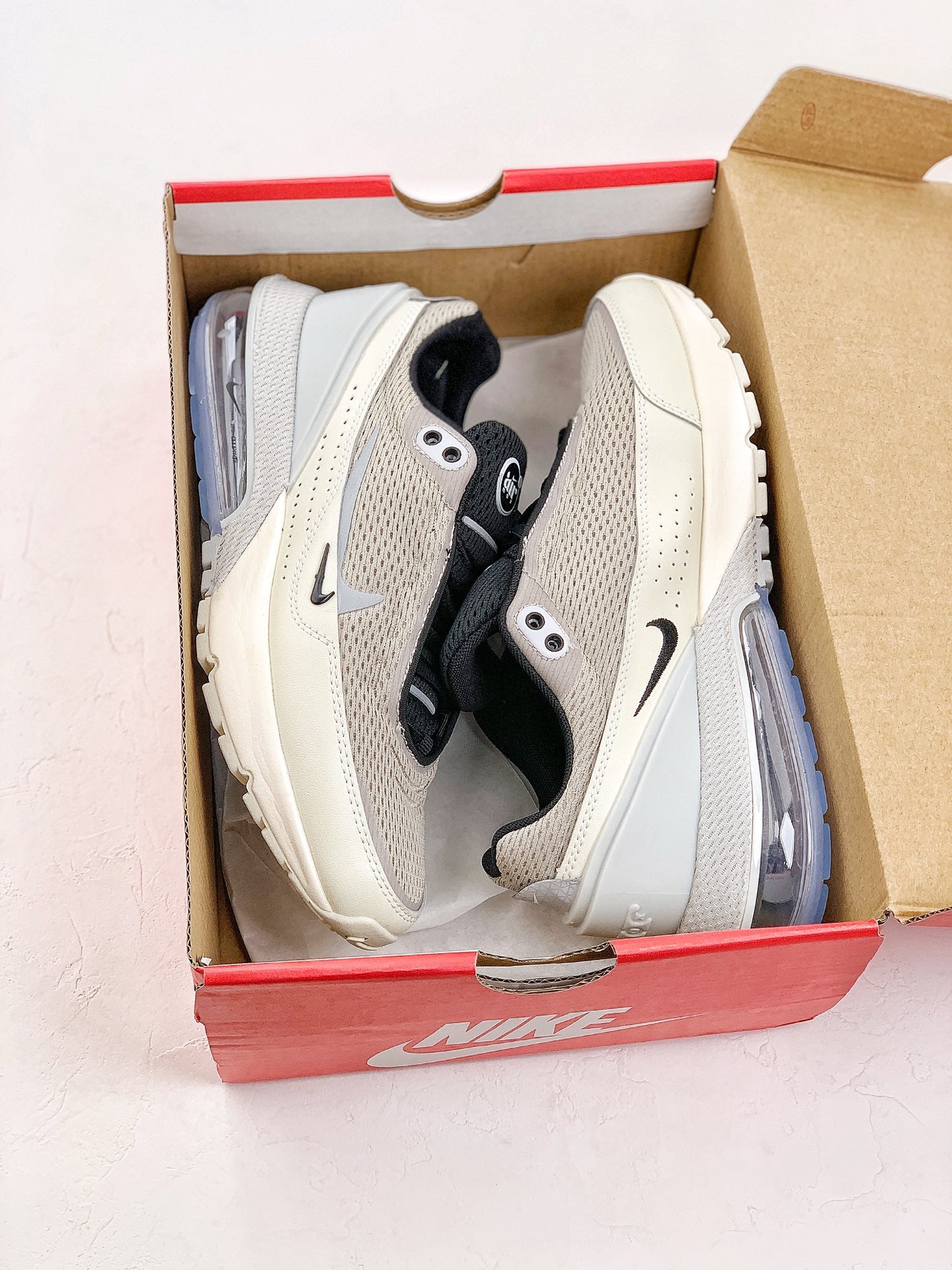 Nike Air Max Pulse.- beige, marron y negro