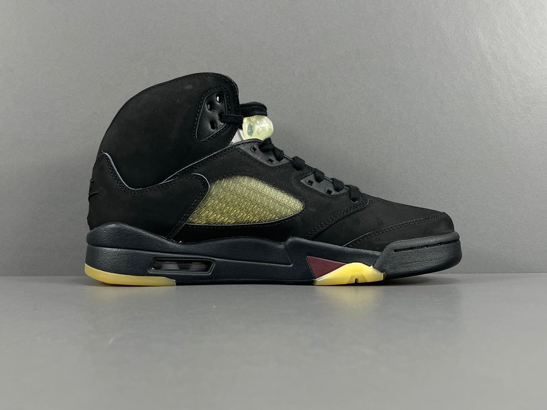 Air Jordan 5.- negras, amarillas, y vino tinto