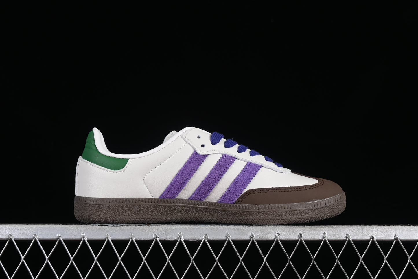 Adidas samba.- blancas, moradas, y marrones