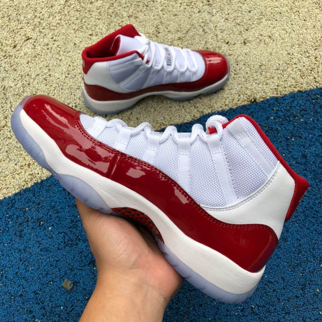 Air Jordan 11 "Cherry".-Rojo Cereza