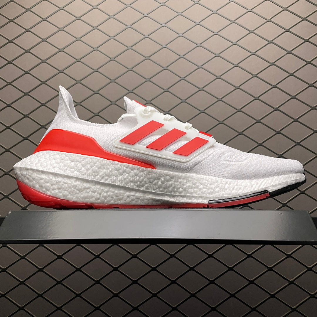 Adidas Ultra Boost UB22 .- blancas y rojas