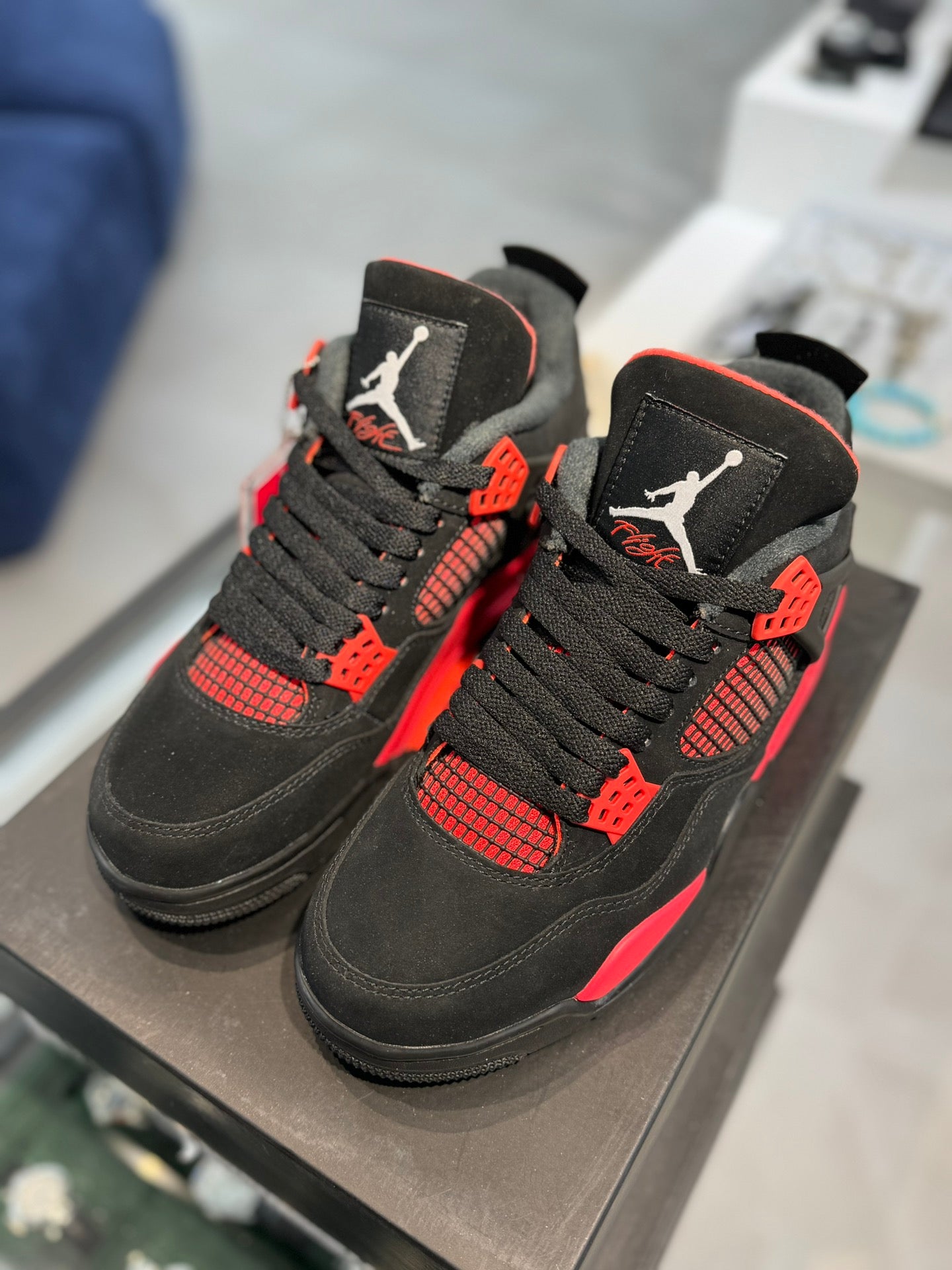 Air Jordan 4 Retro negro y rojo