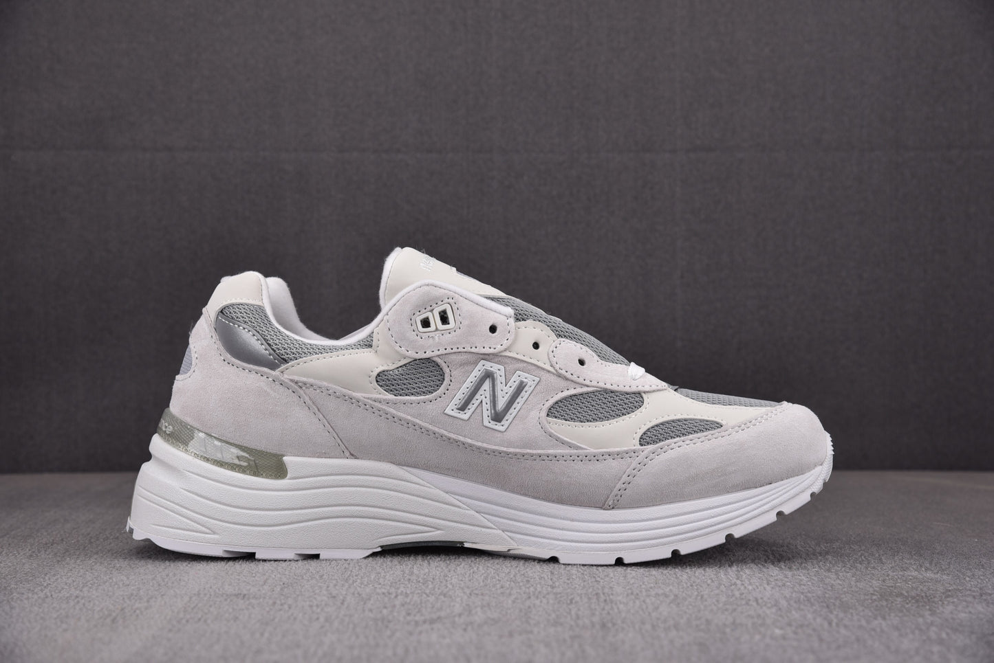 New Balance NB 992 gris claro