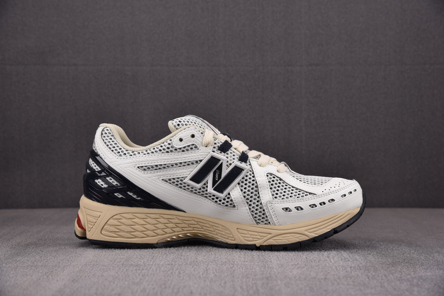 New Balance NB 1906R Blanco, rojo y negro