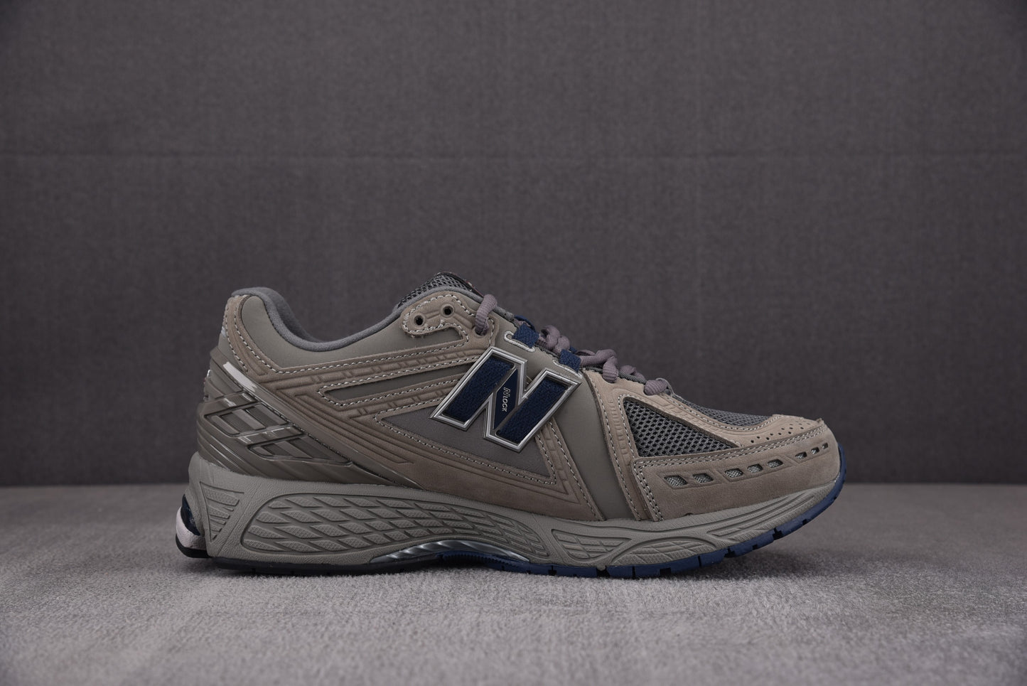 New Balance NB 1906R Gris, azul marino y marrón