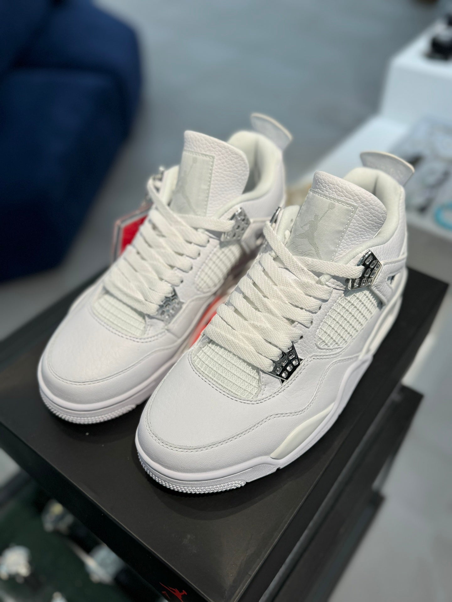 Air Jordan 4 Retro "Pure Money" - Elegancia y Exclusividad