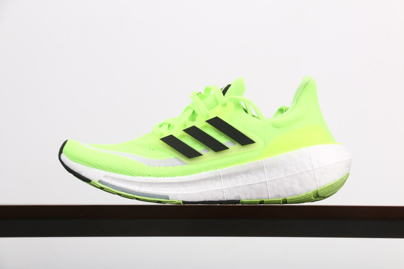 Adidas Ultra Boost Light UB 2023.- Verde Fluorescente