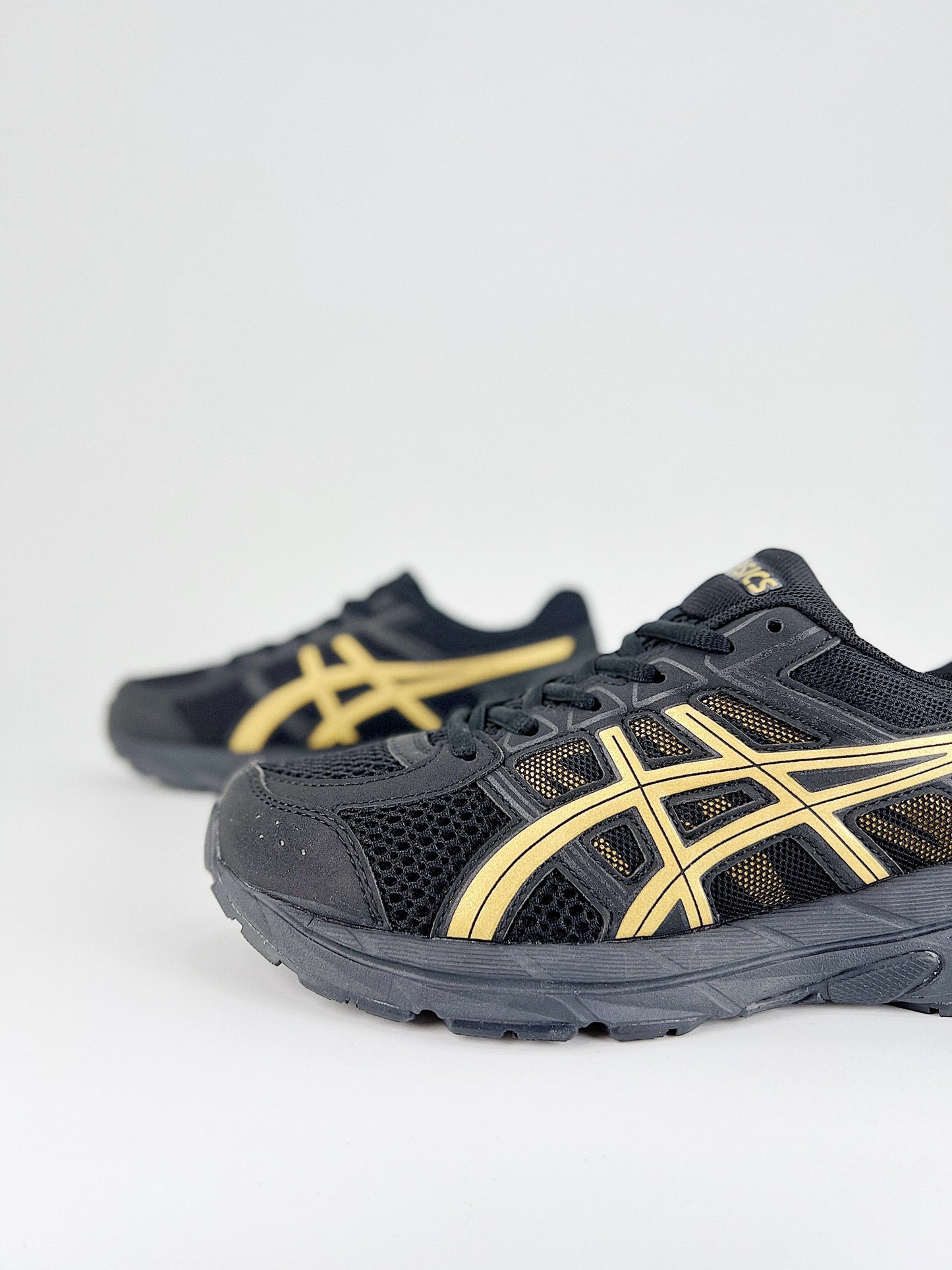 Asics Gel.- negras y amarillas