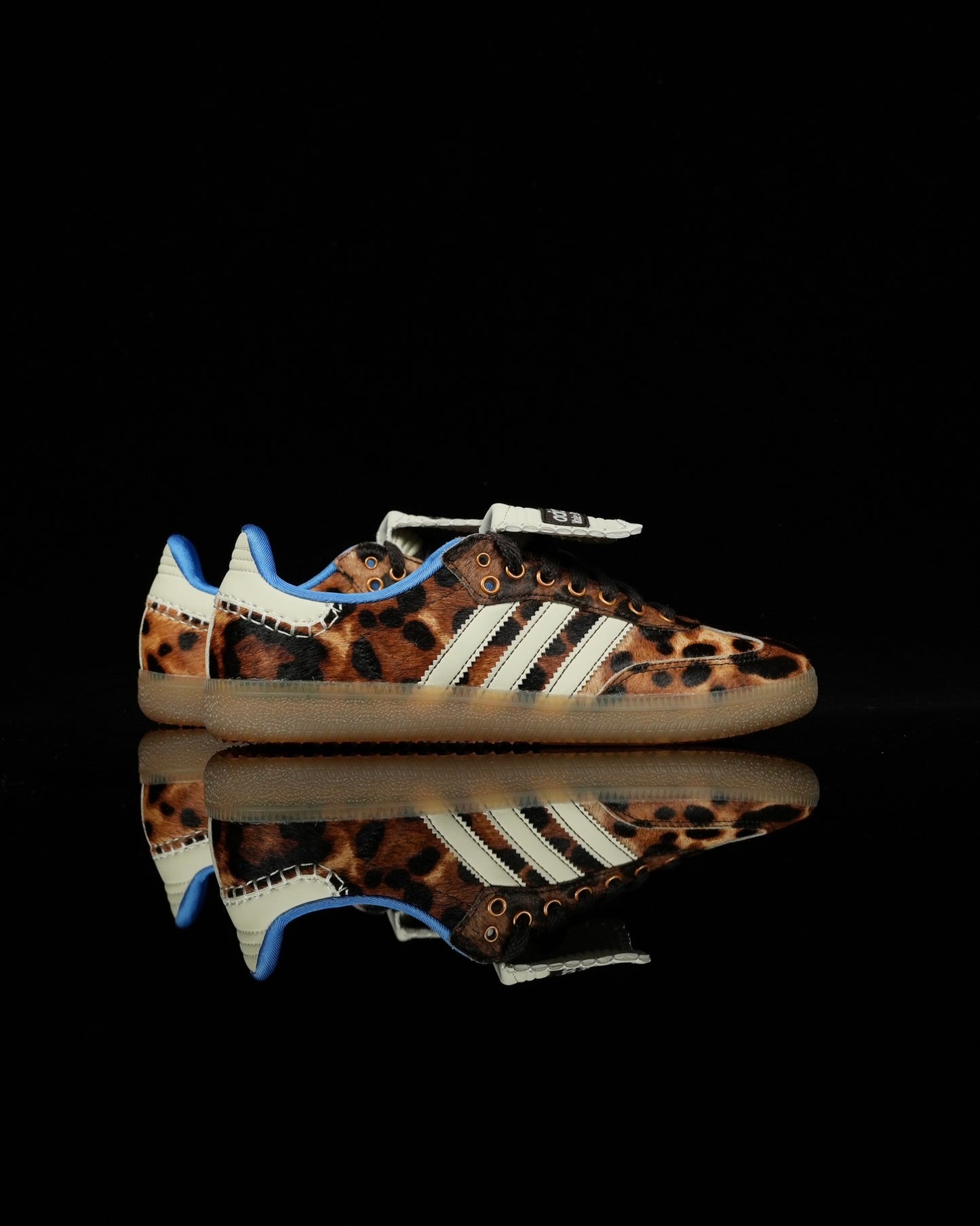 Adidas samba x Wales Bonner.- leopardo