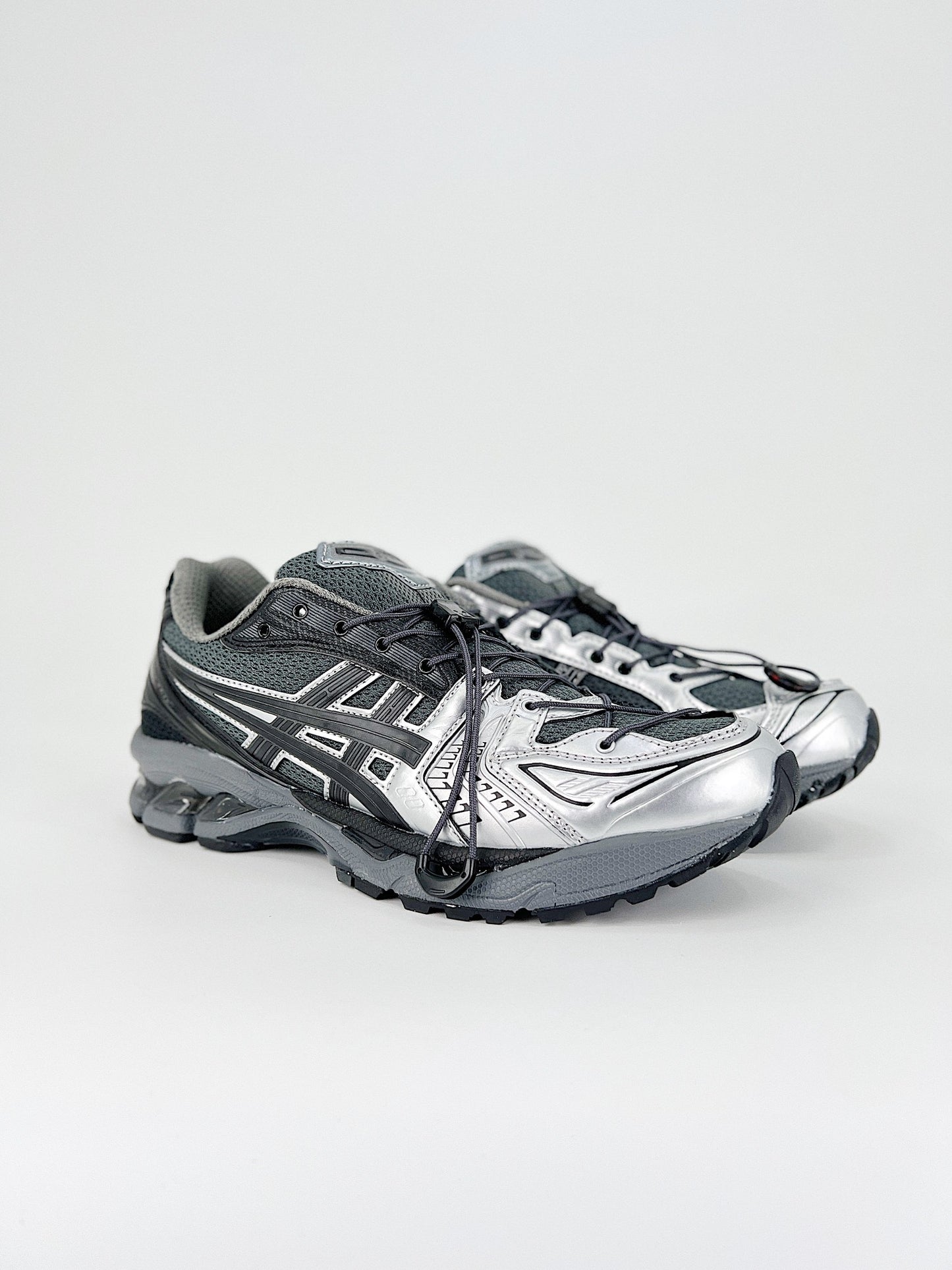 ASICS GEL-KAYANO 14.- negras y grises