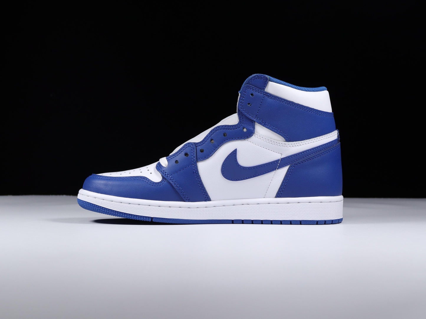 Air Jordan 1.- blancas y azules