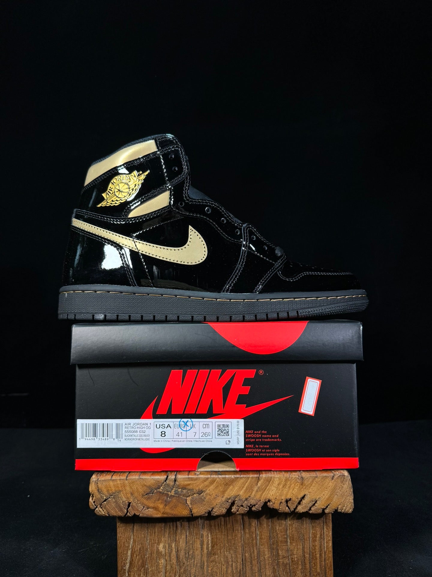 Air Jordan 1.- charol negro y dorado