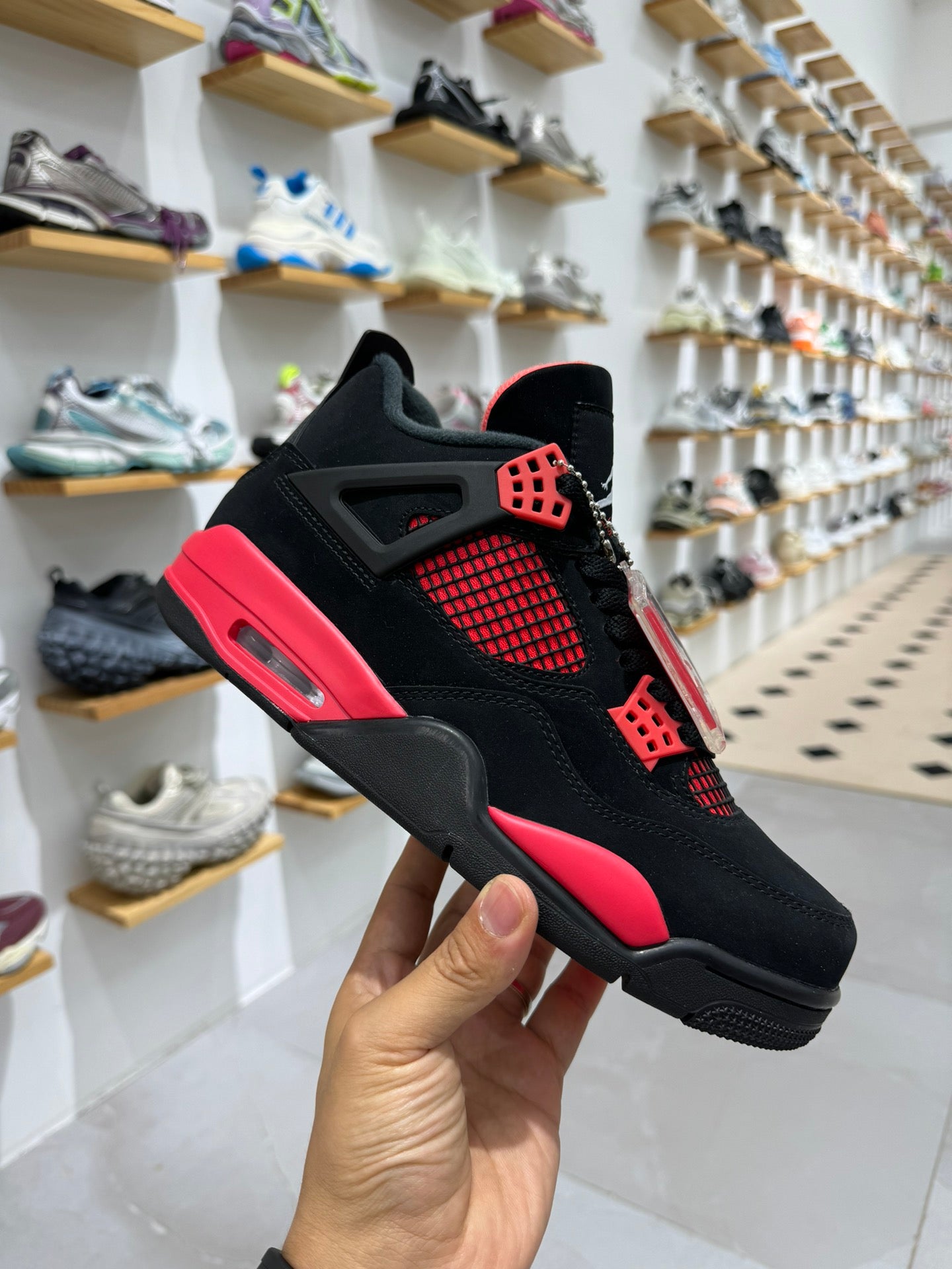 Air Jordan 4 Retro negro y rojo