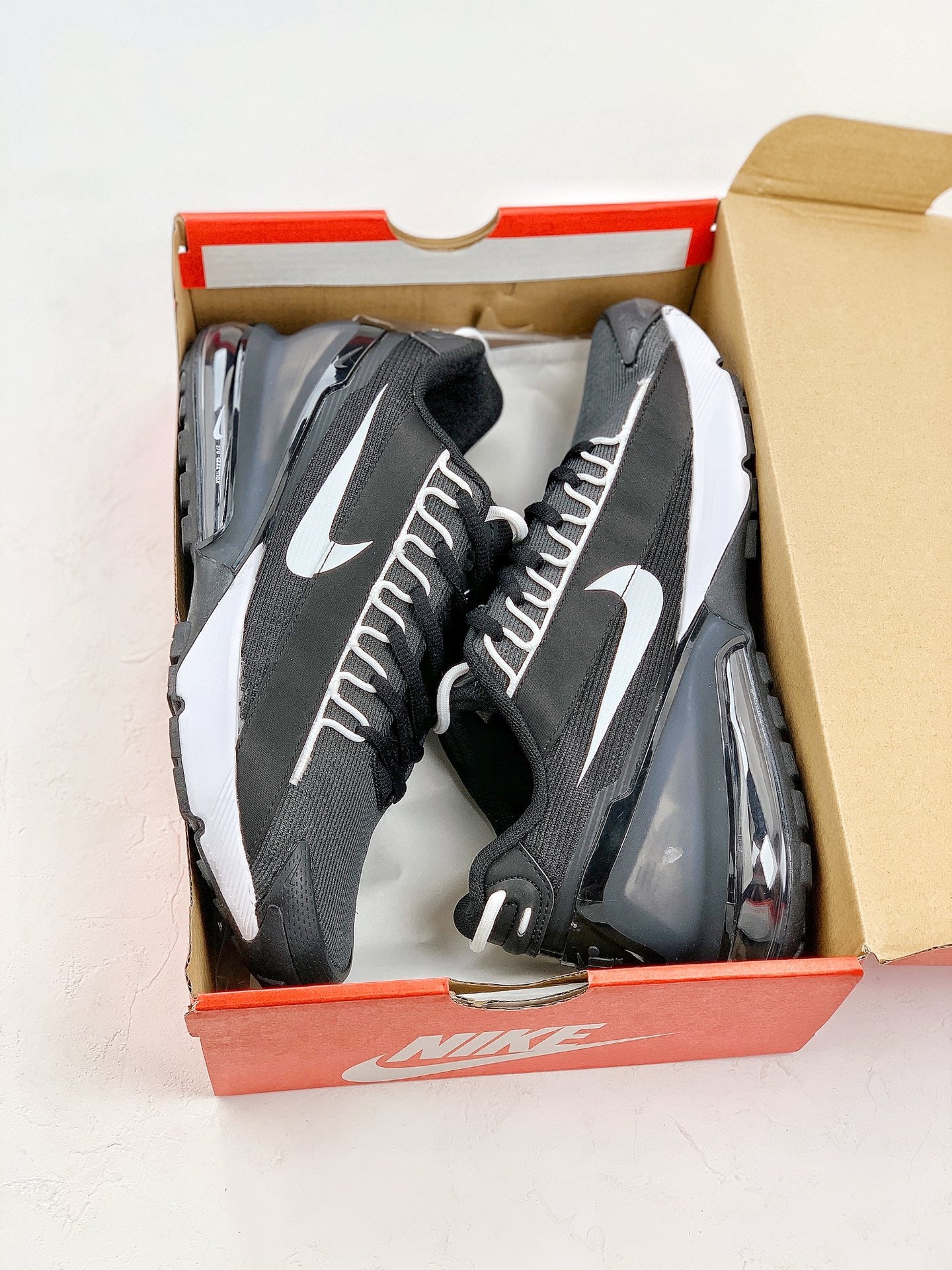 Nike air max pulse.- negras y blancas