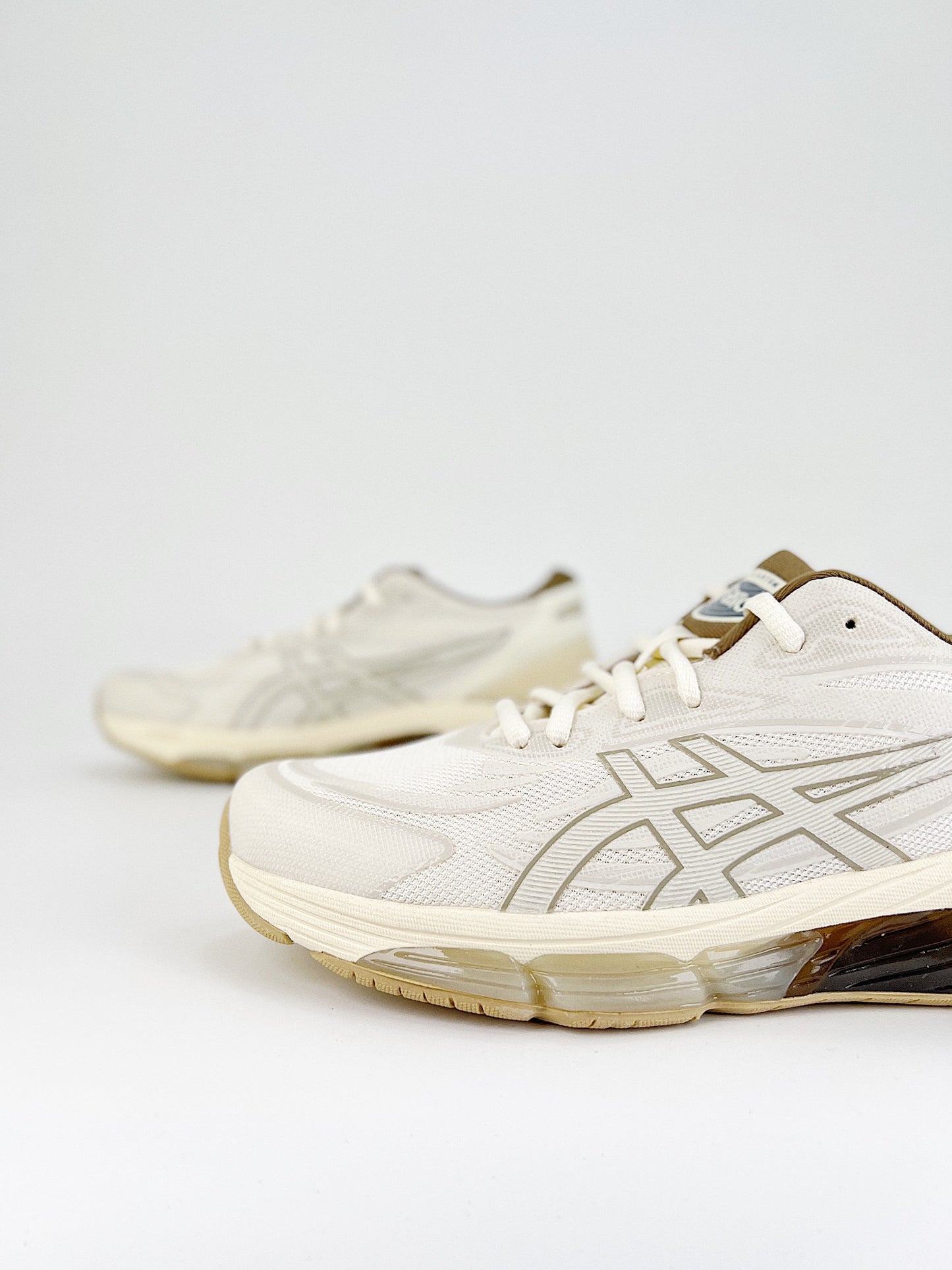 Asics Gel-Quantum 360 VIII.- blancas, y marrones y beige