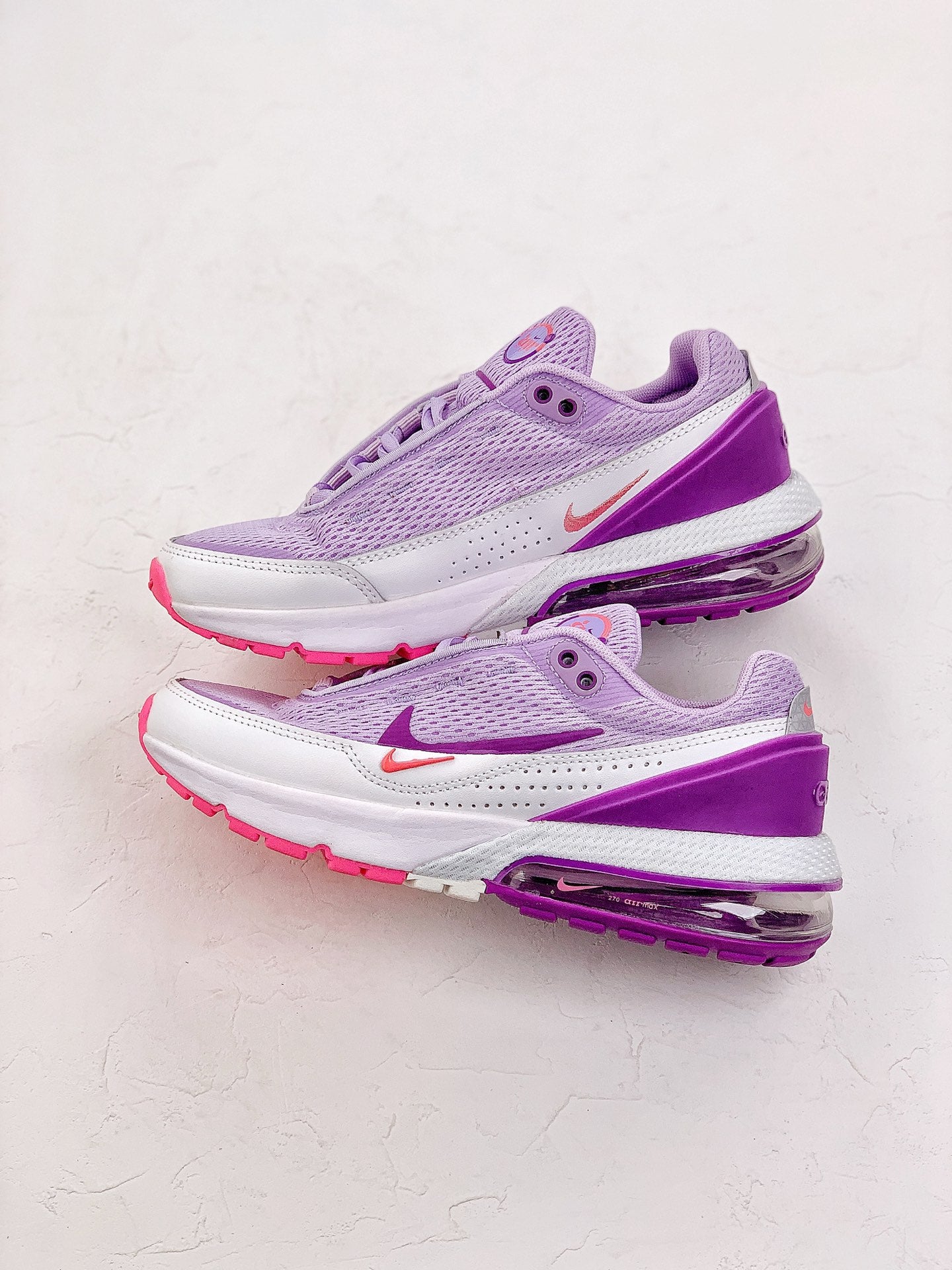 Nike air max pulse.- moradas, y blancas