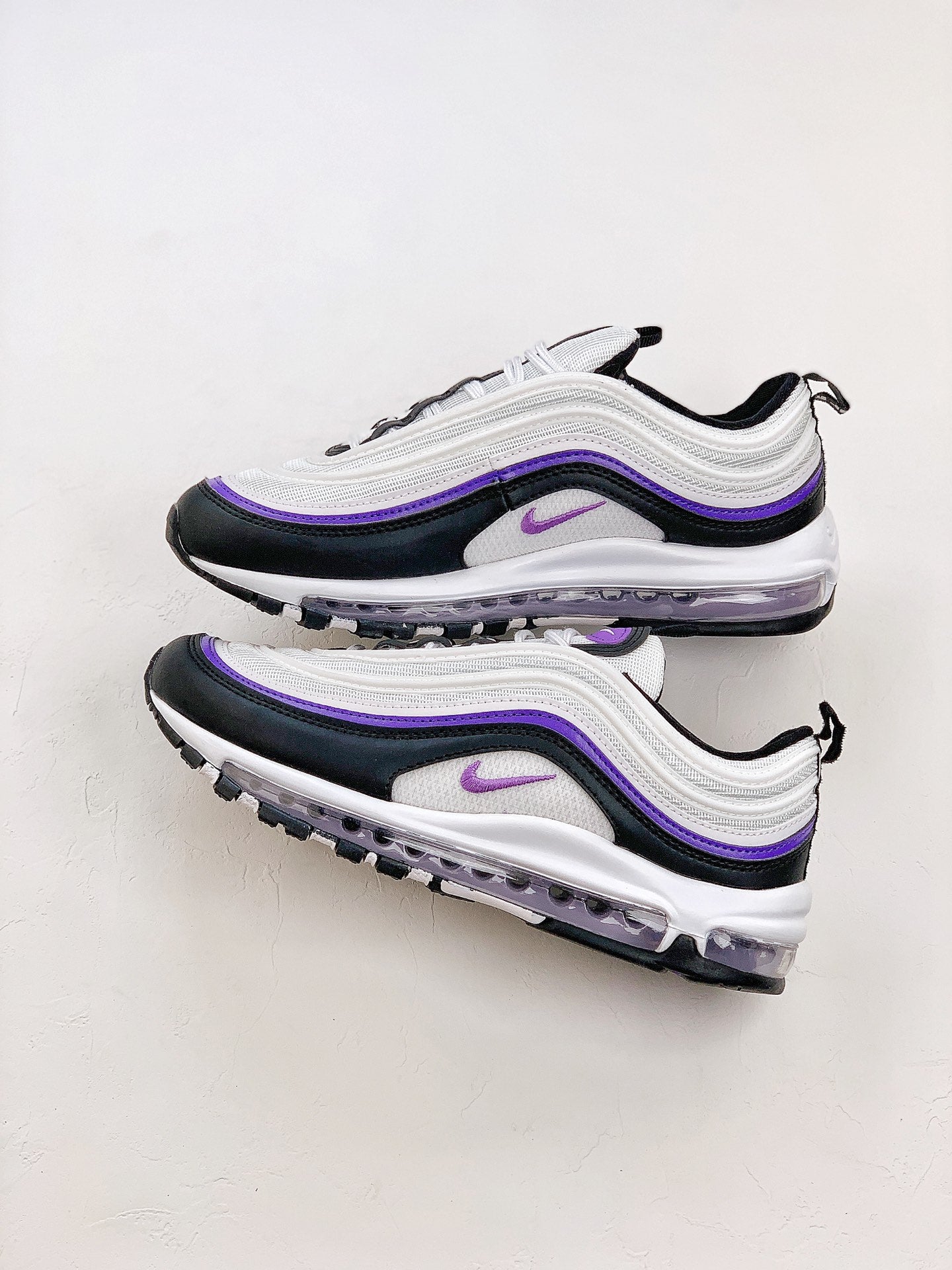 Nike Air Max 97.- blancas, negras y moradas