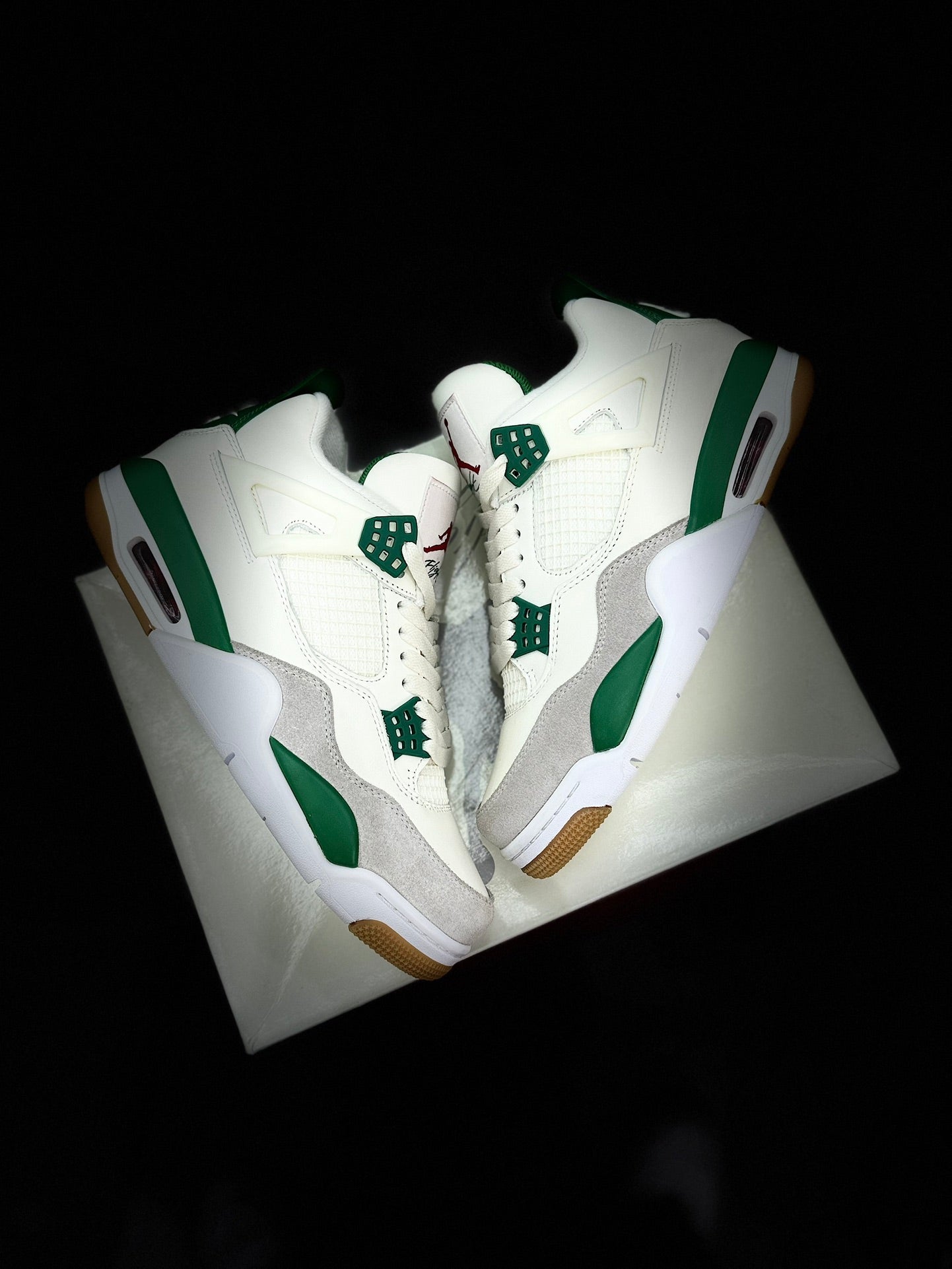 Air Jordan 4 verde pino