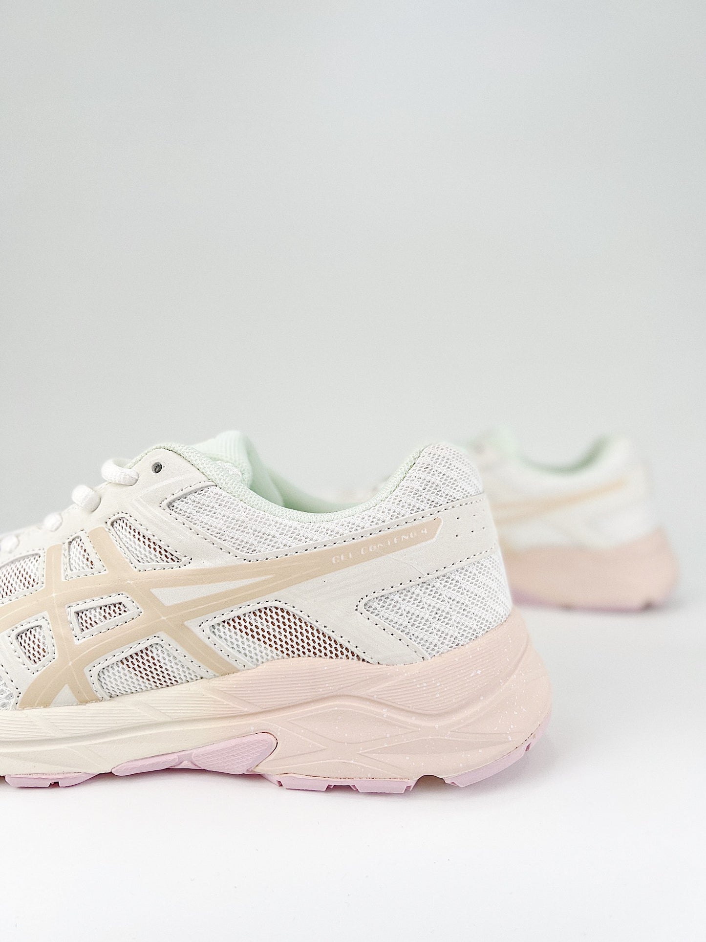 Asics Gel.- blancas y beige