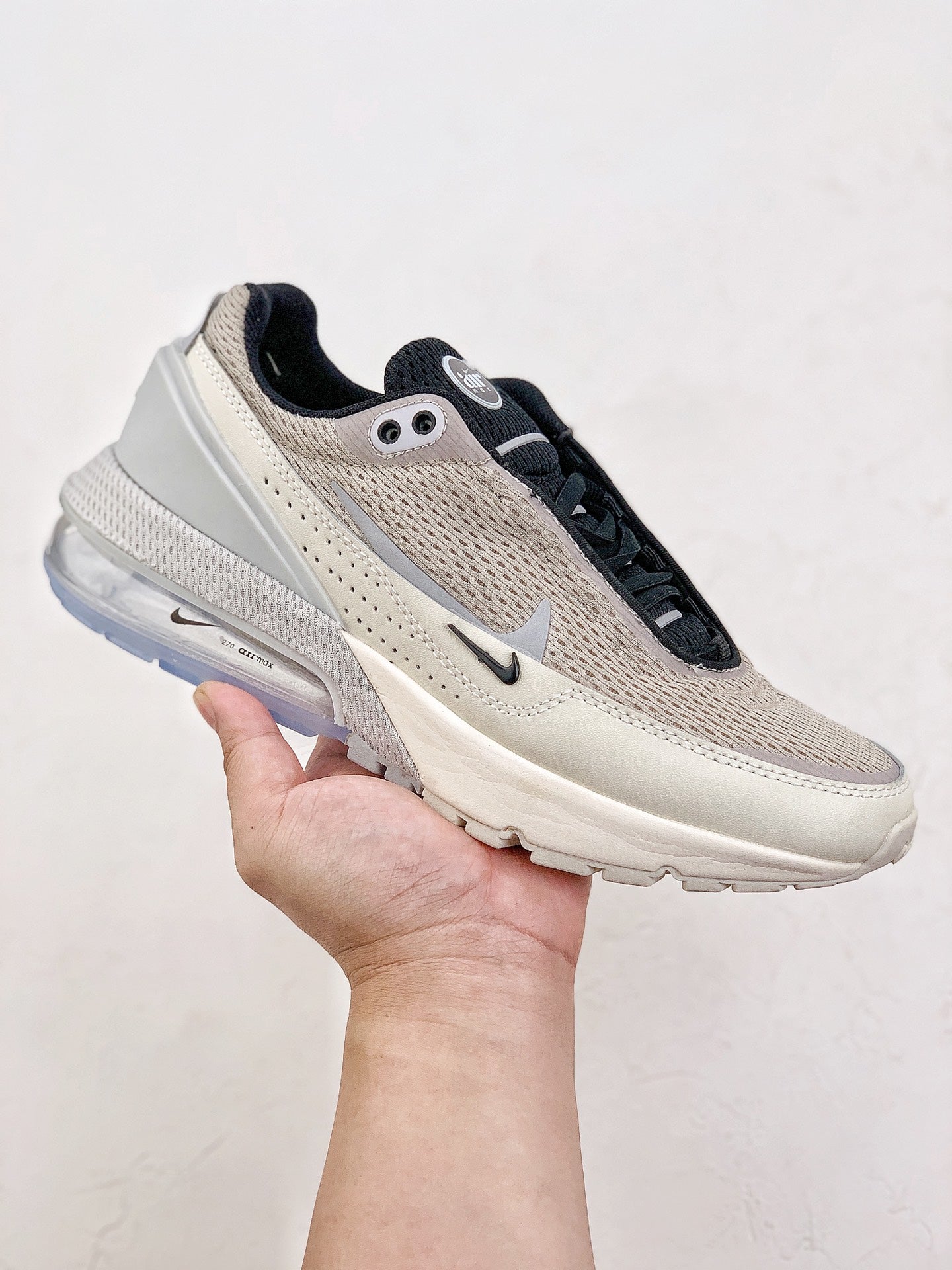 Nike Air Max Pulse.- beige, marron y negro