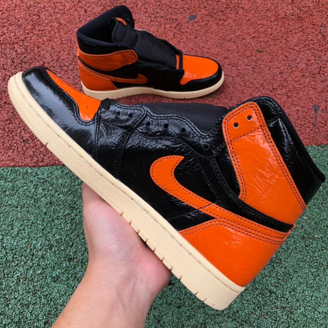 Air Jordan 1 AJ1.- naranjas y negras