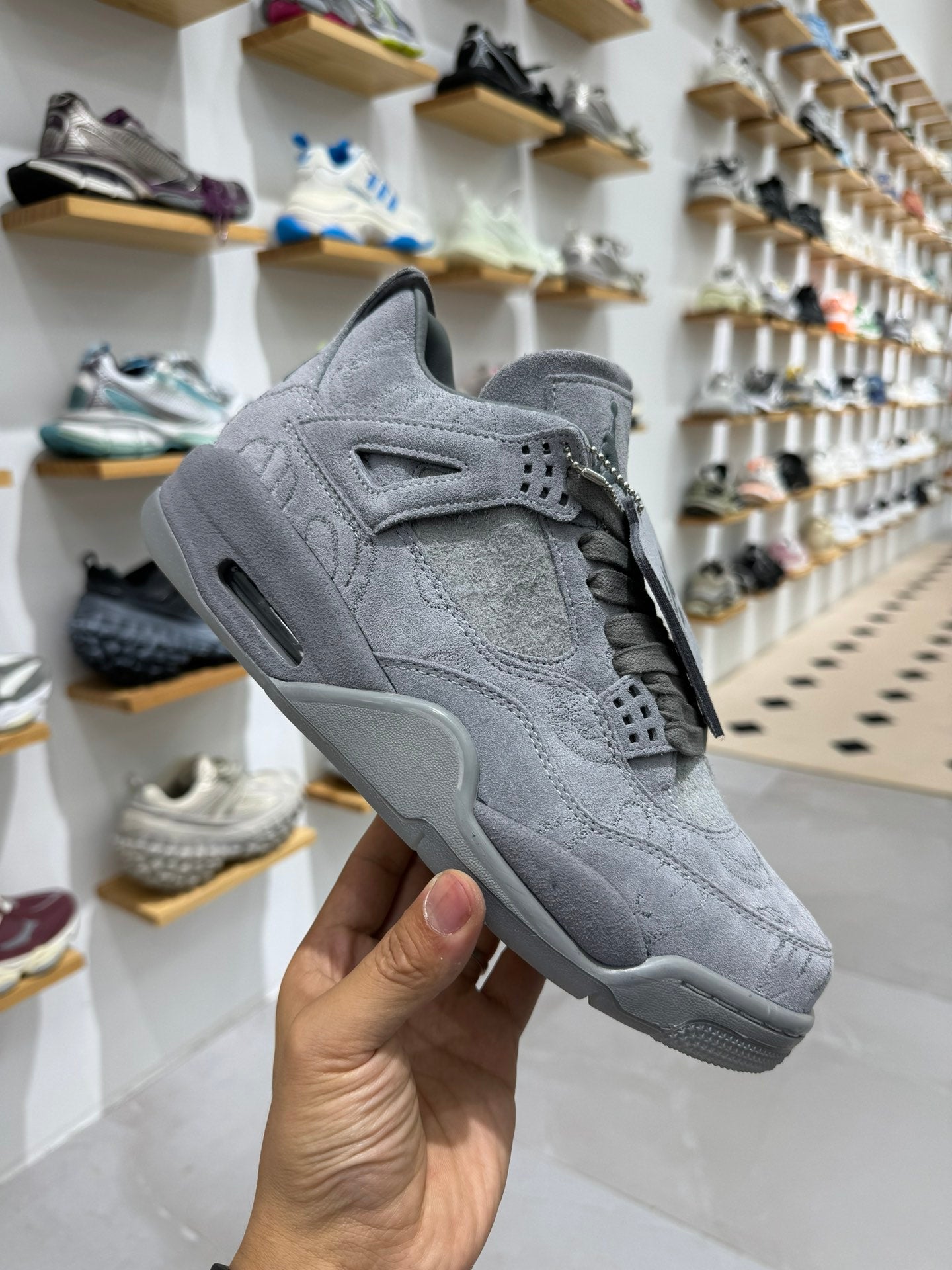 Air Jordan 4.- Kaws