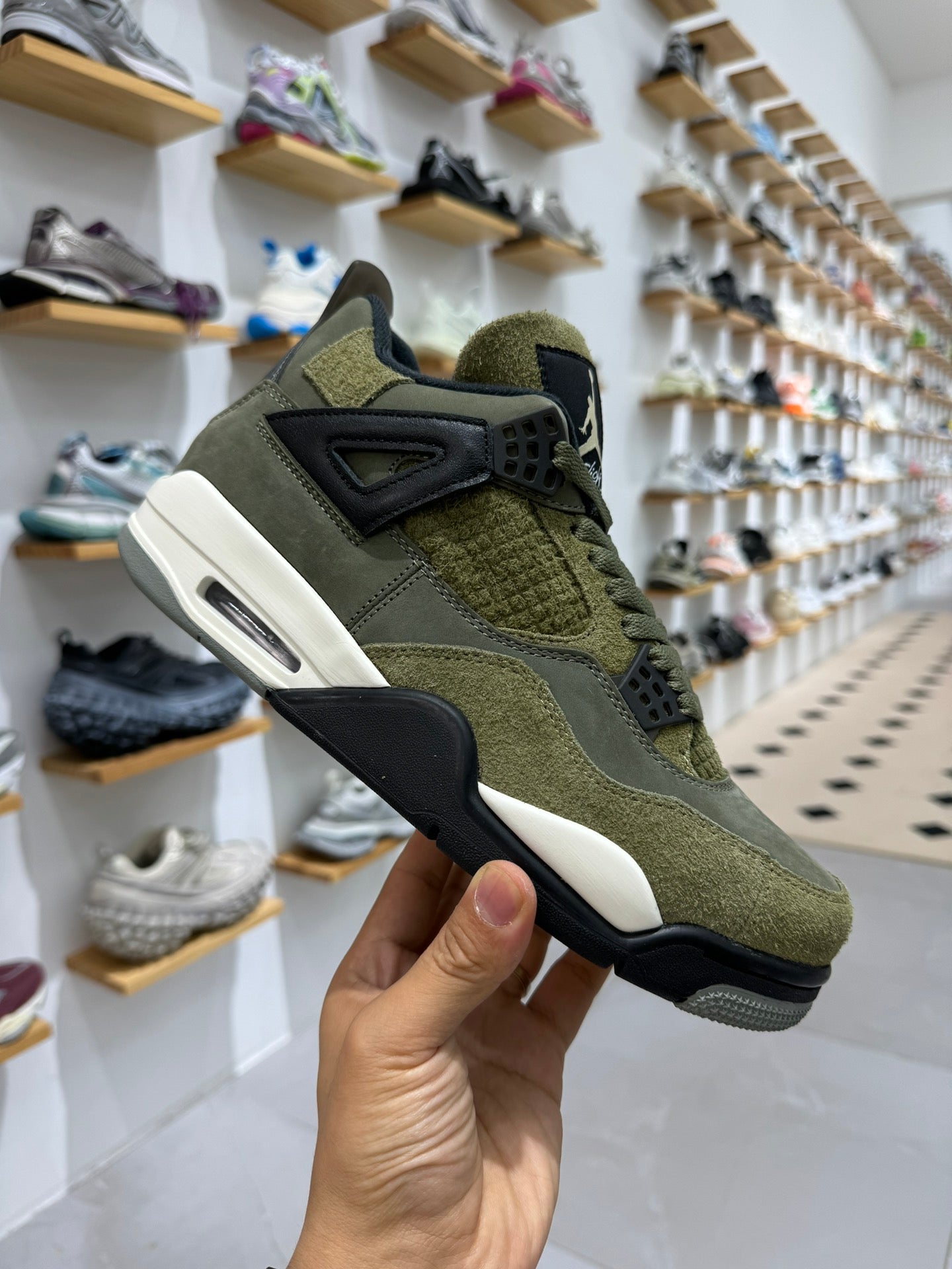 Air Jordan 4 Craft "Medium Olive"