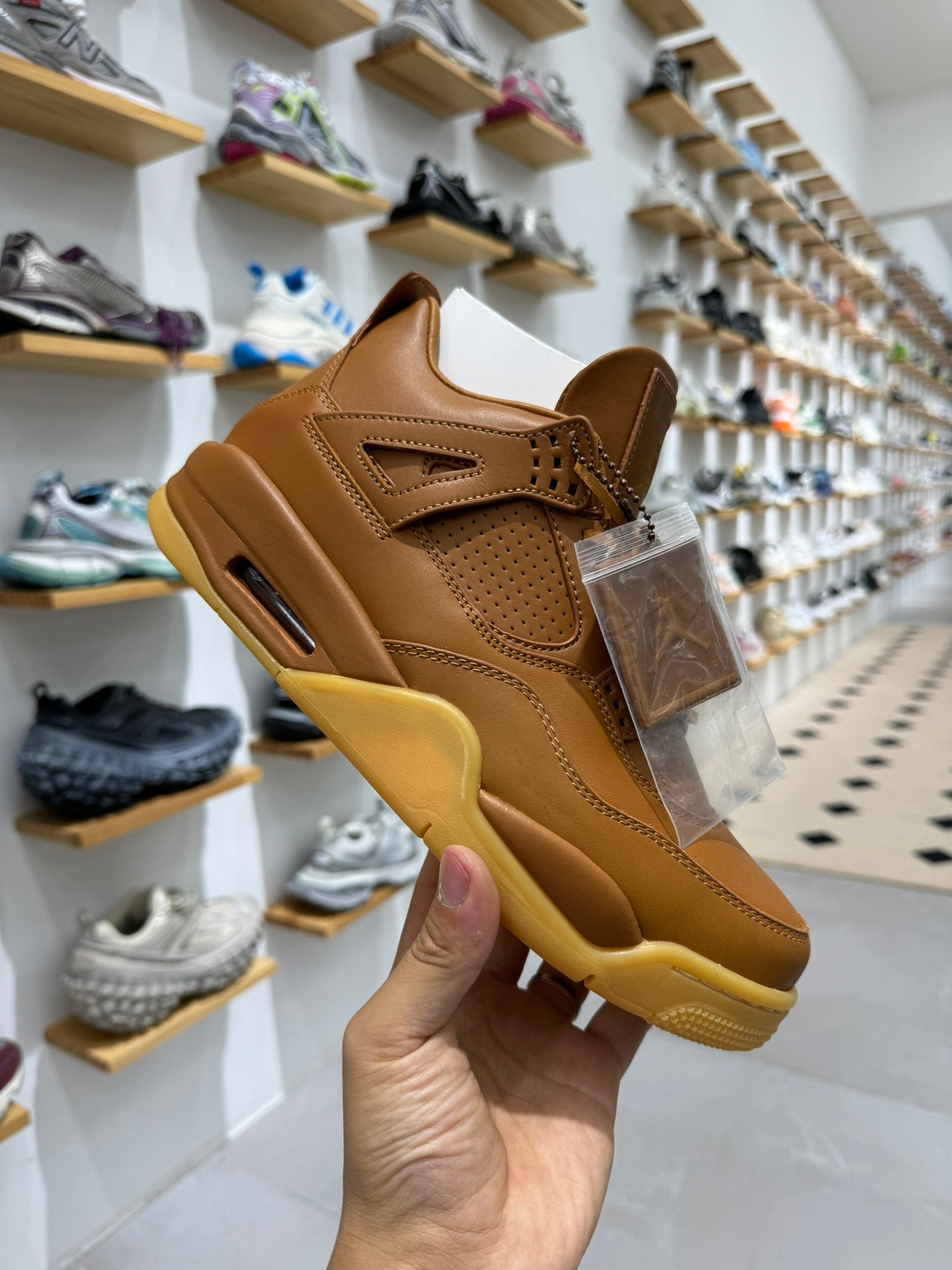 Air Jordan 4 Premium "Ginger".- Elegancia y Estilo