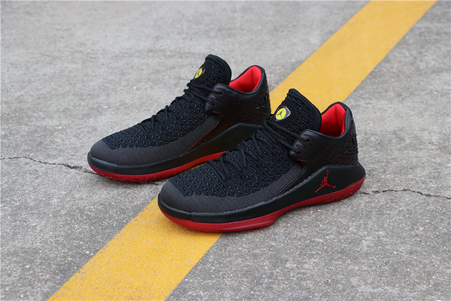 Air Jordan 32 Low "Last Shot".- negras y rojas