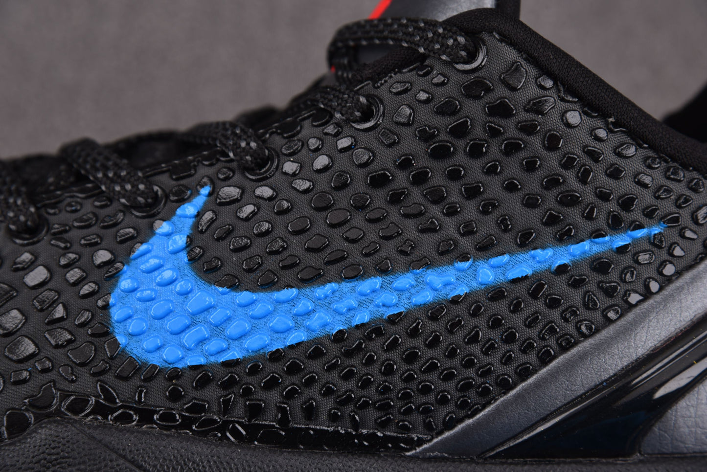 Nike Zoom Kobe 6 "Dark Knight".- negro y azules