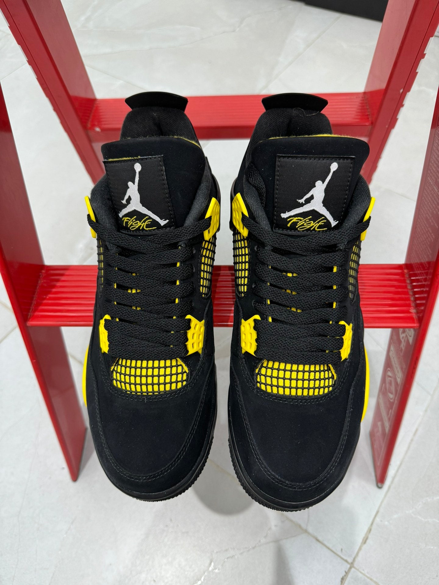 Air Jordan 4 "Thunder" - Potencia y Estilo