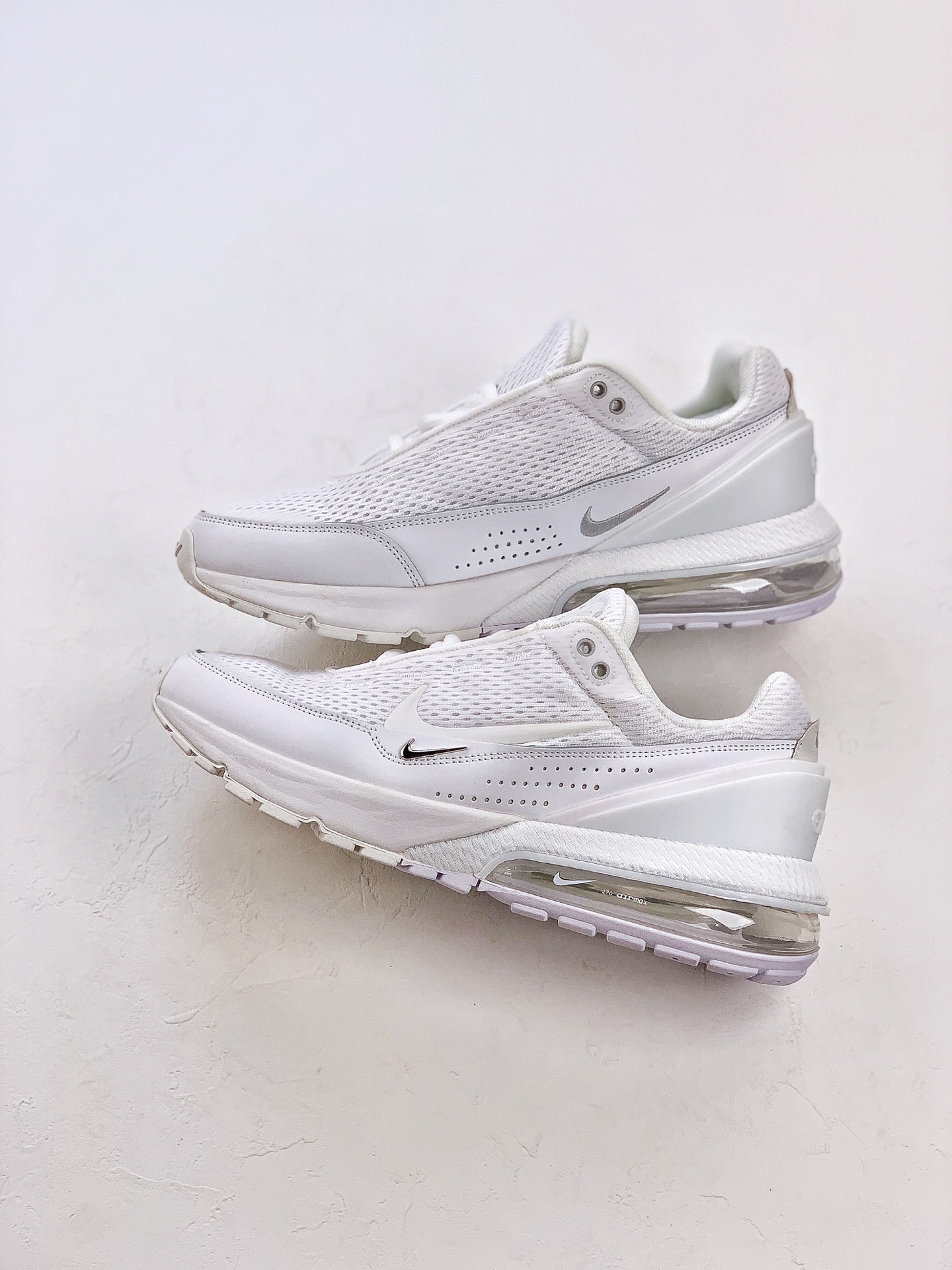 Nike air max pulse.- blancas