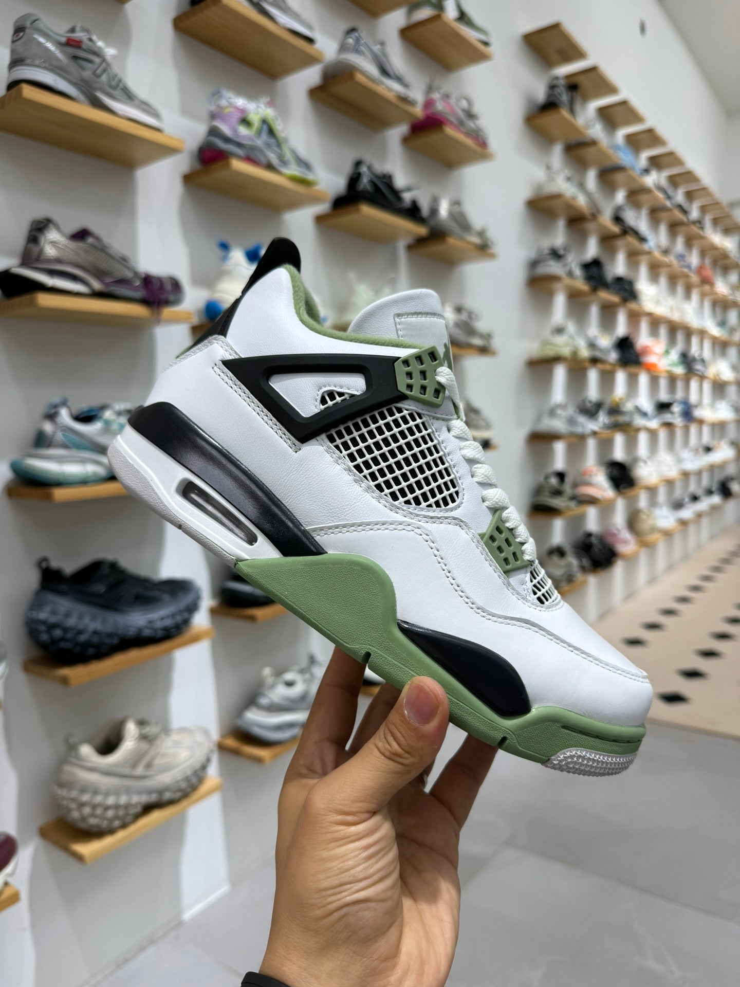 Air Jordan 4 Retro "Seafoam"