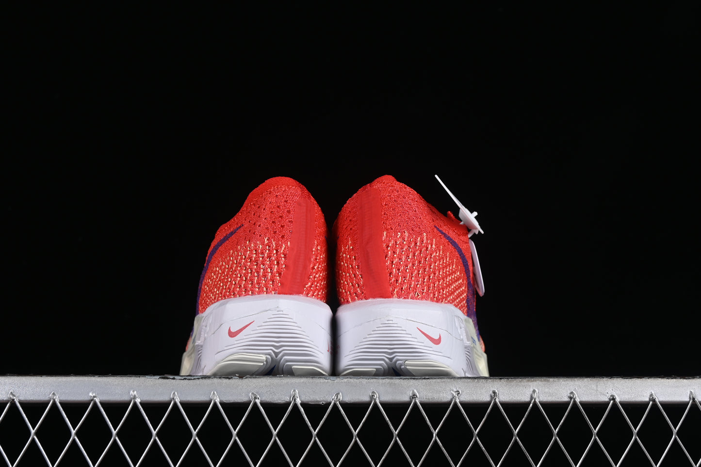 Nk ZoomX Vaporfly NEXT% 3 .- rojas