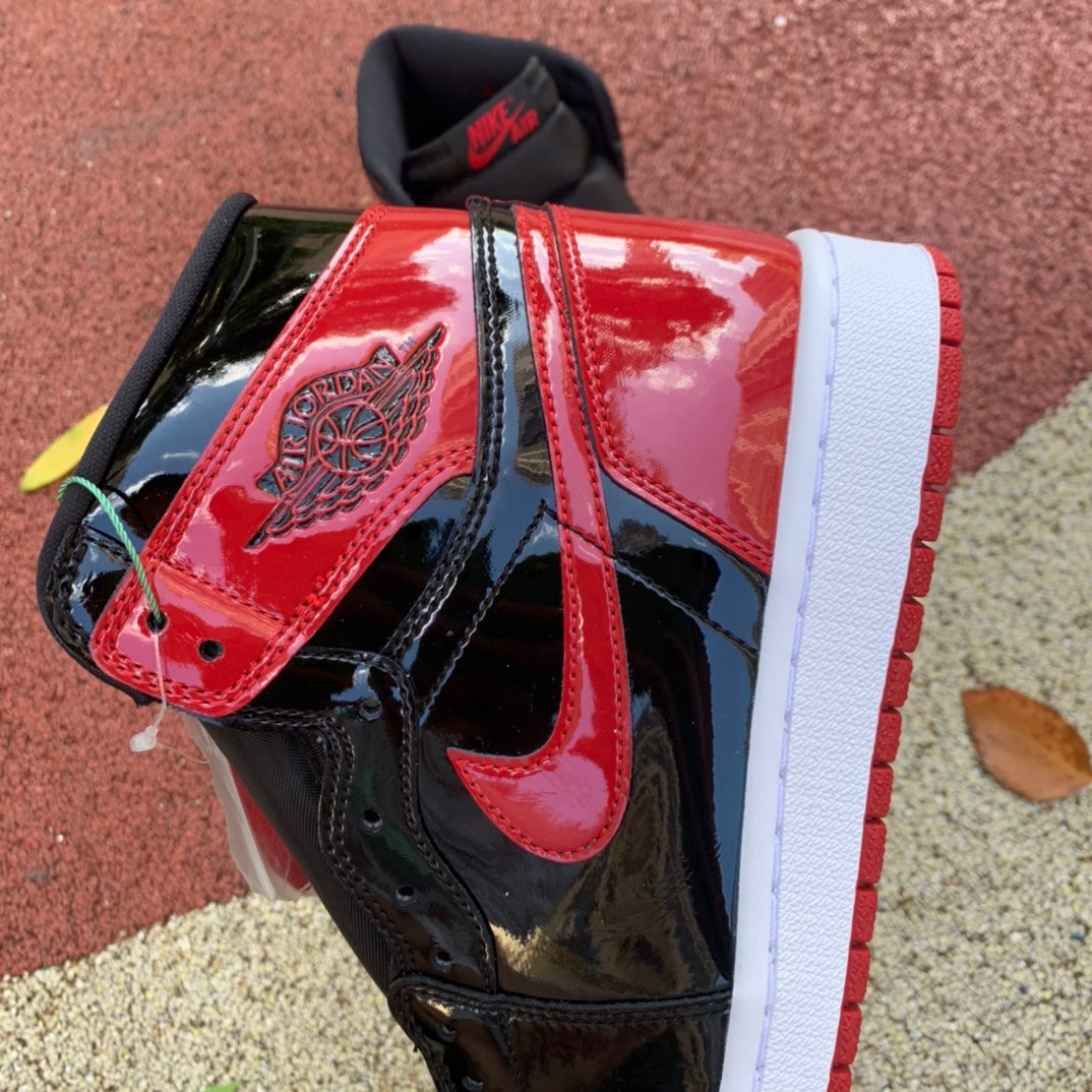 Air Jordan 1 "BRED".- charol negro y rojo