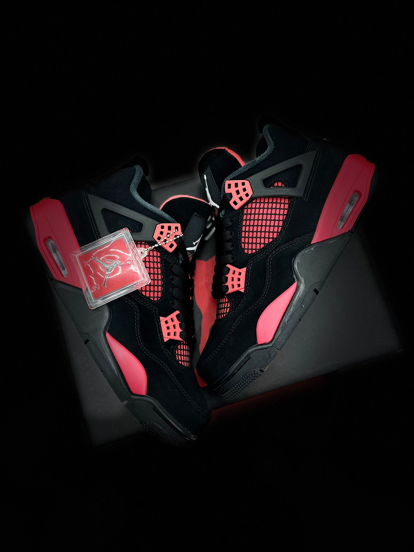 Air Jordan 4 Retro negro y rojo