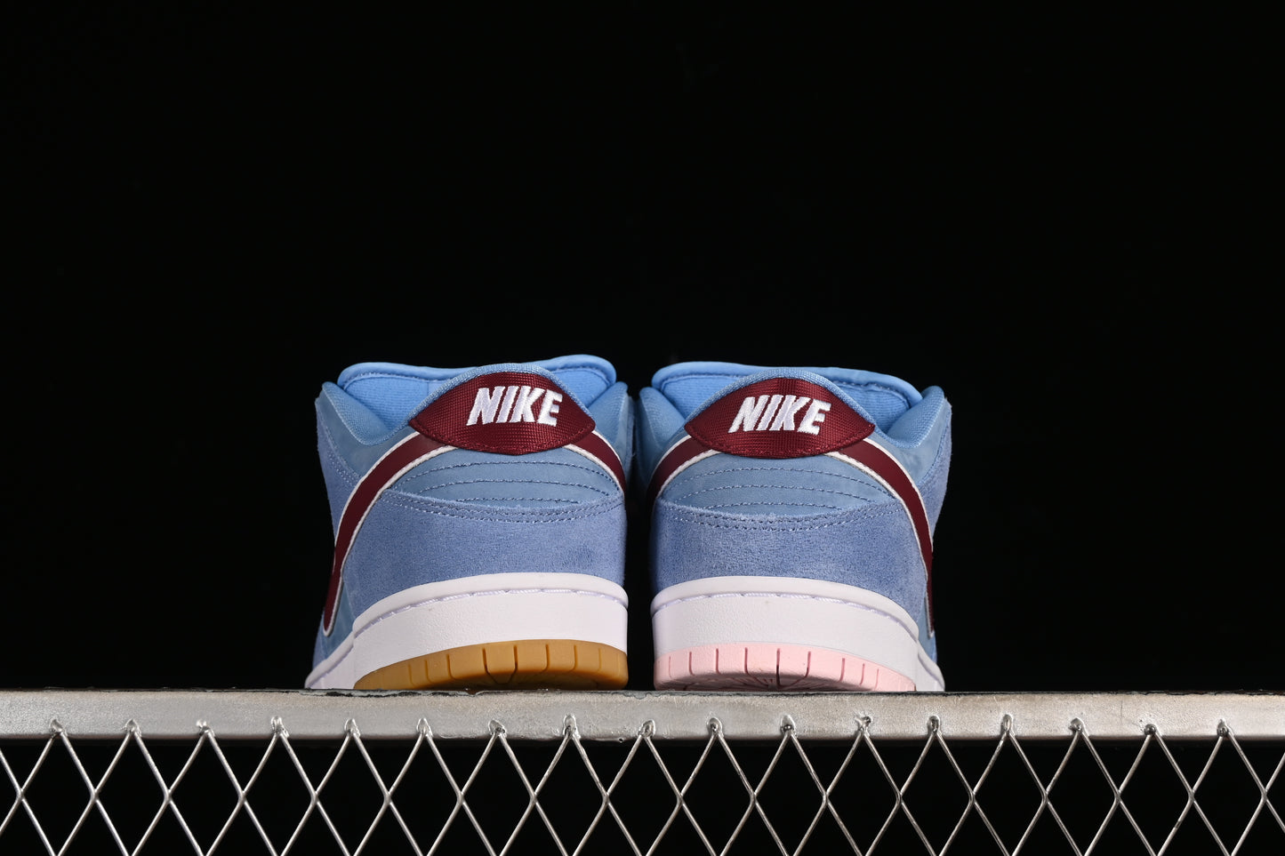 Nike SB Dunk Low Phillies Bubblegum