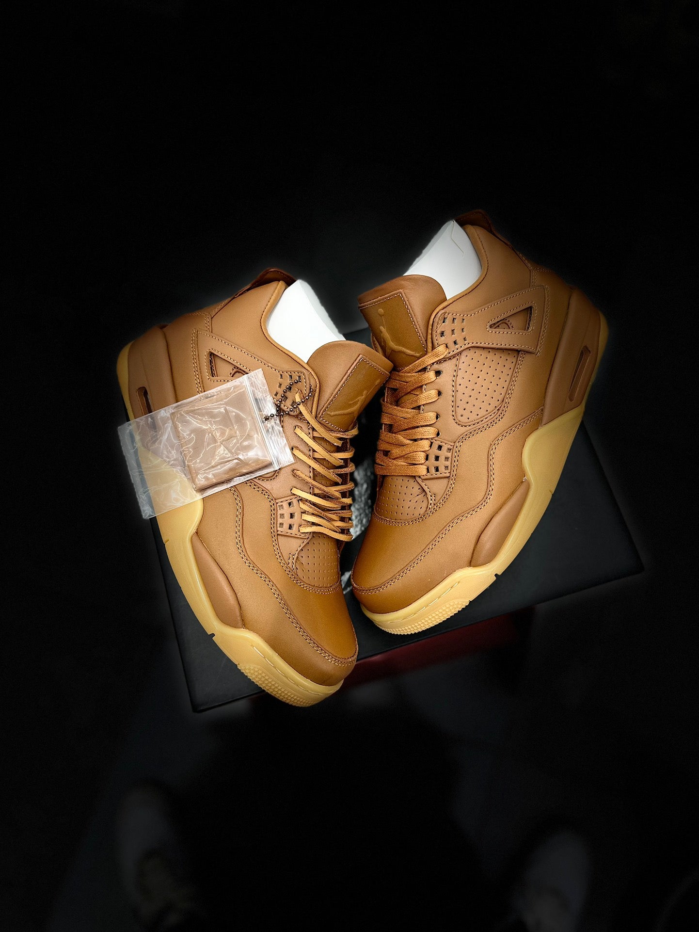 Air Jordan 4 Premium "Ginger".- Elegancia y Estilo