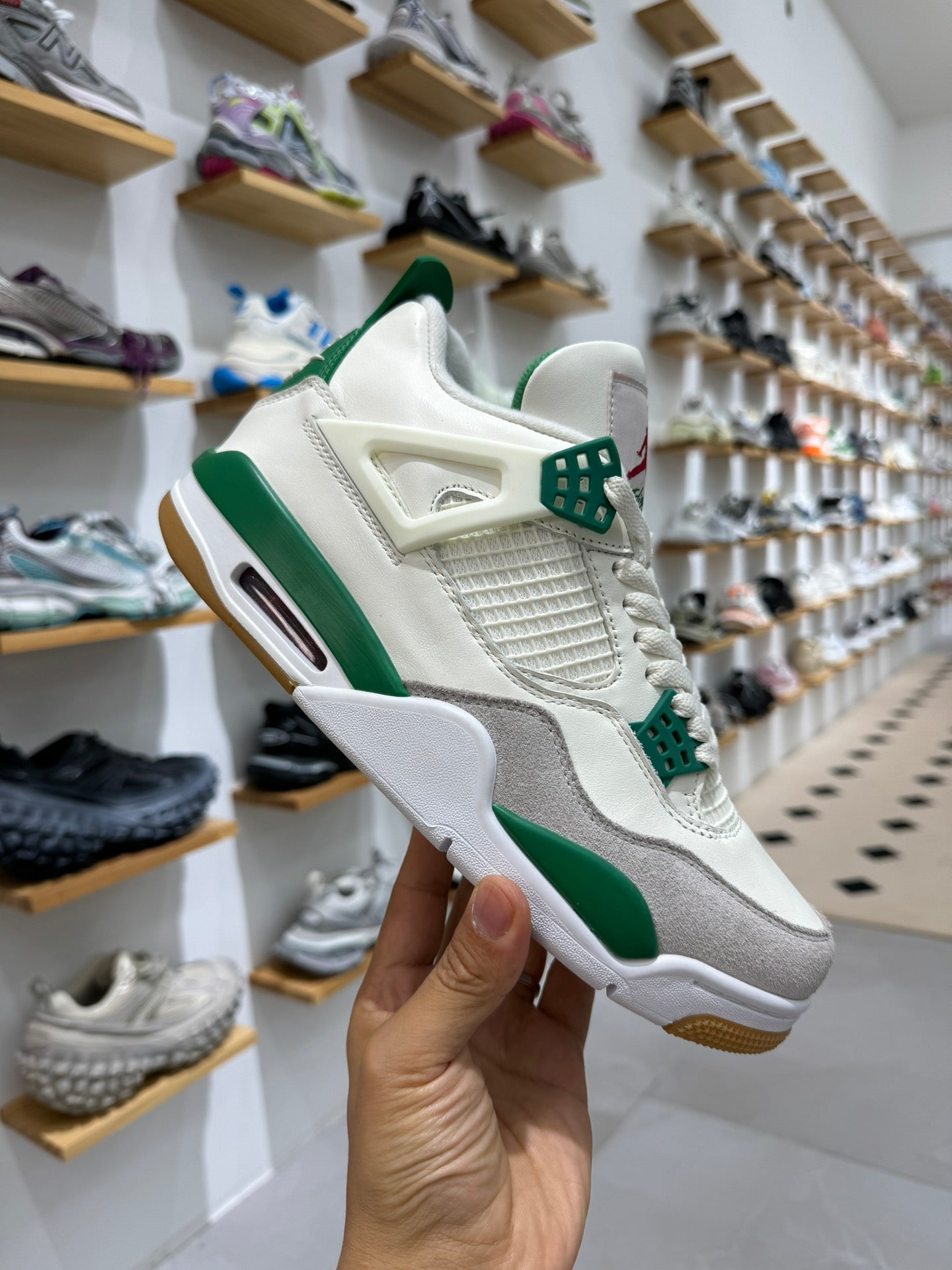 Air Jordan 4 verde pino