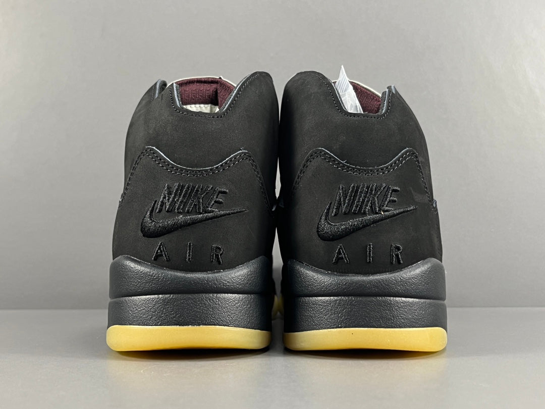 Air Jordan 5.- negras, amarillas, y vino tinto