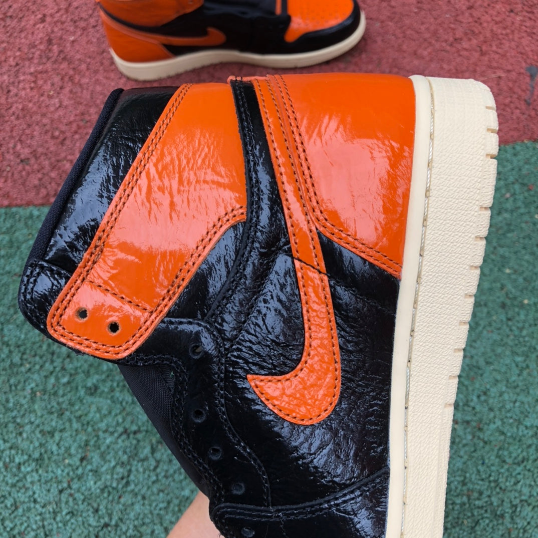 Air Jordan 1 AJ1.- naranjas y negras