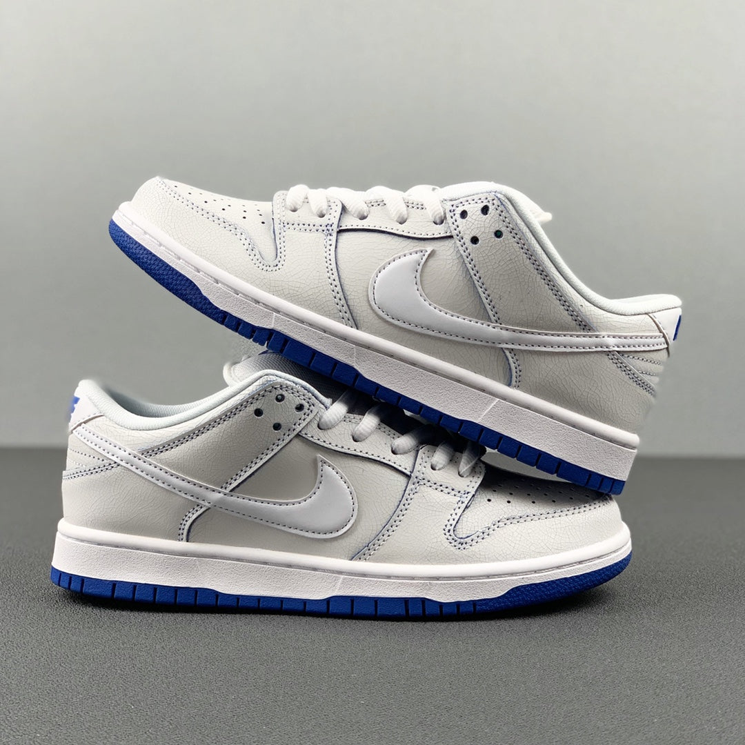 Nike SB Dunk Low "Porcelana Azul y Blanca"