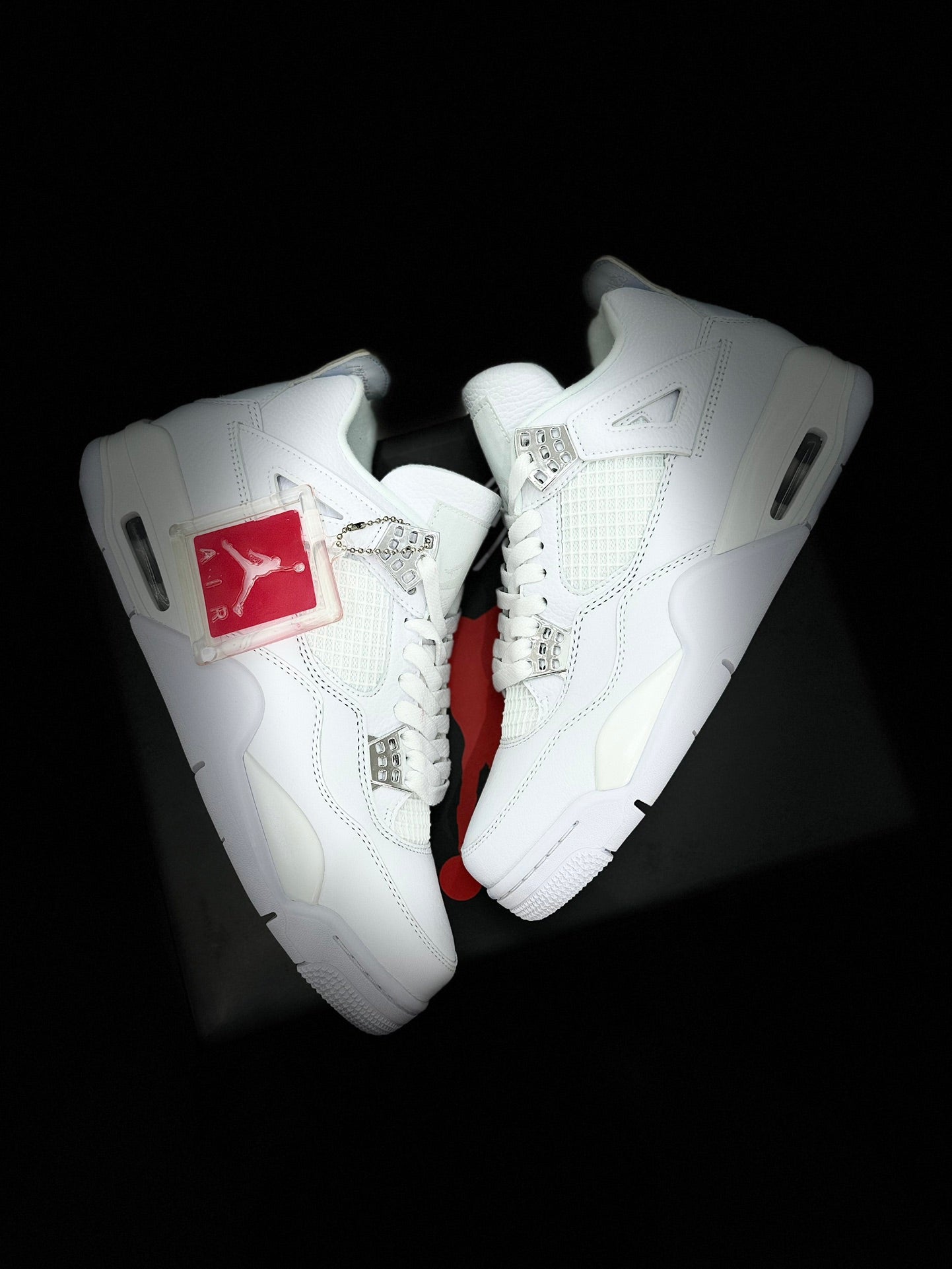 Air Jordan 4 Retro "Pure Money" - Elegancia y Exclusividad