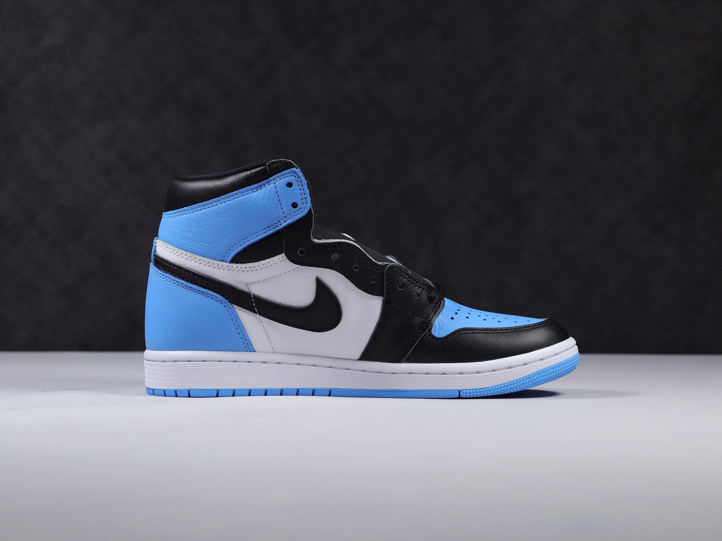 Air Jordan 1.- azules, negras, y blancas