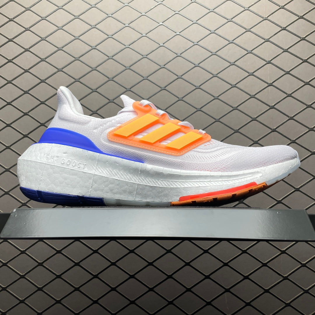 Adidas Ultra Boost Light UB23 blancas, naranjas, y azul claro