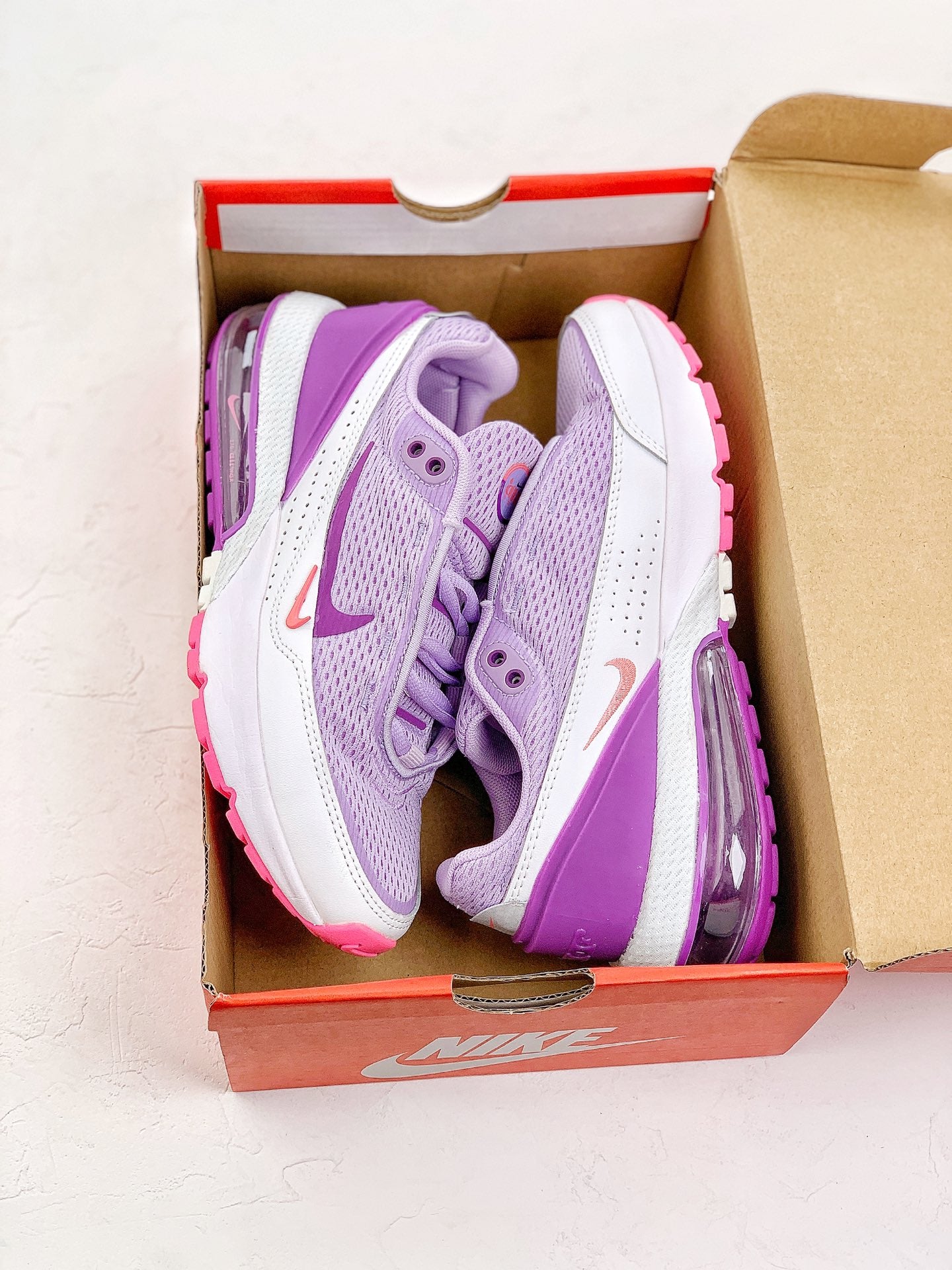 Nike air max pulse.- moradas, y blancas